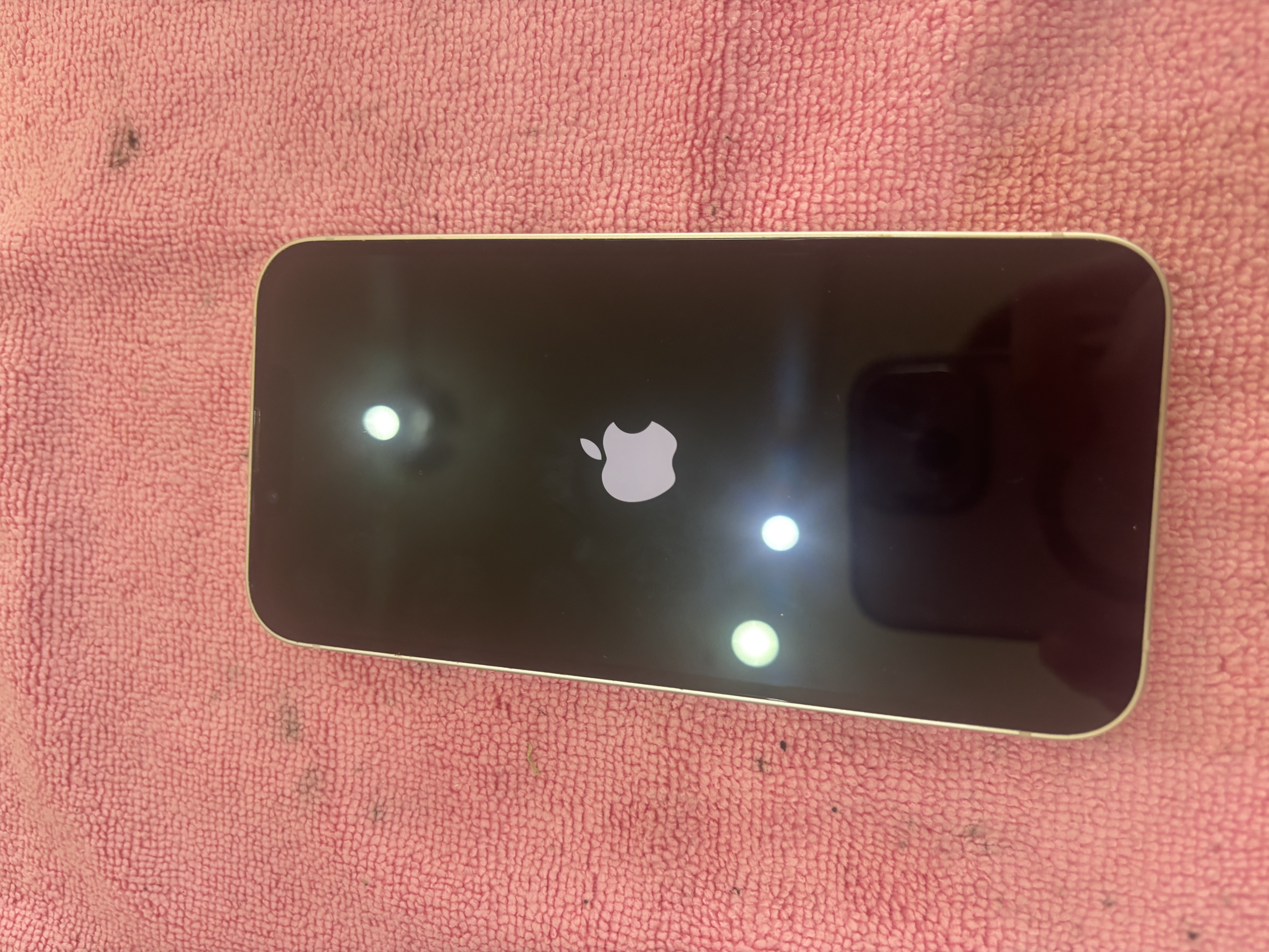 iPhone15充電コネクタ修理｜沖縄市・室川から即日60分