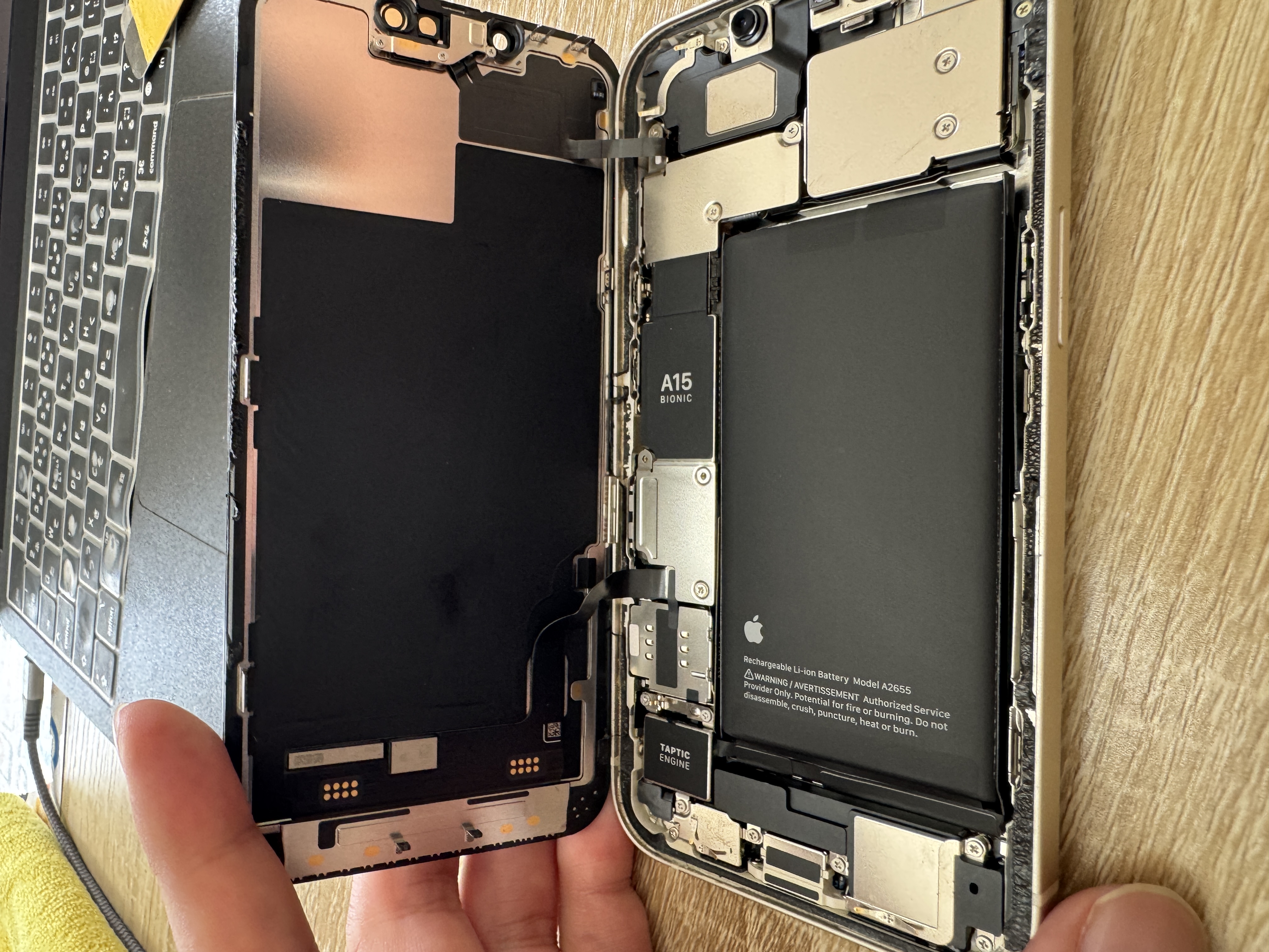 iPhone13バッテリー交換｜浦添・港川から即日・データそのまま