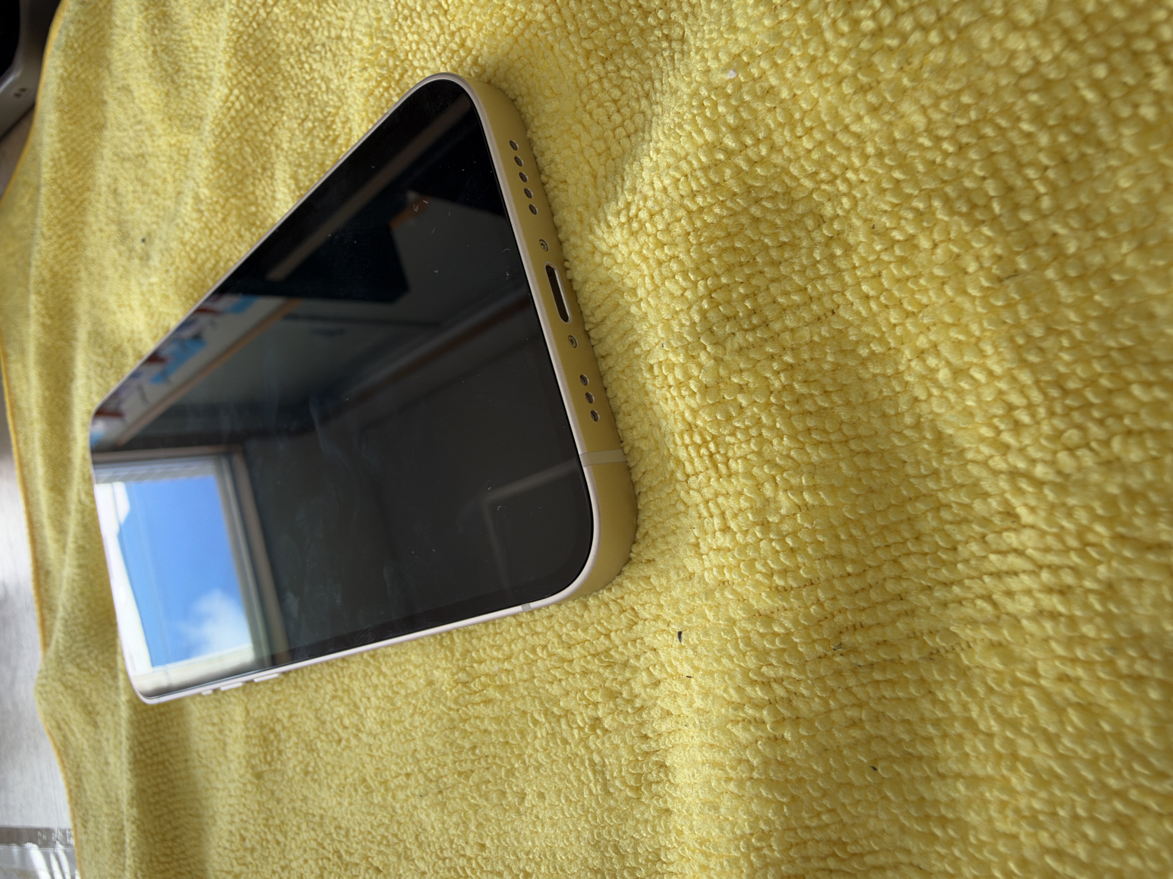 iPhone14充電コネクタ修理を浦添で｜浦添前田駅から40分