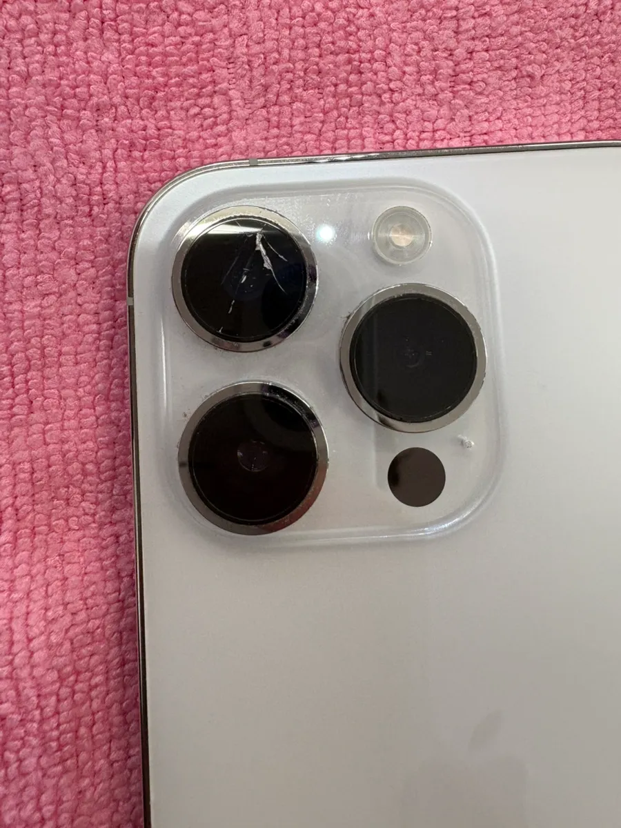 【iPhone 14Pro】カメラレンズ修理