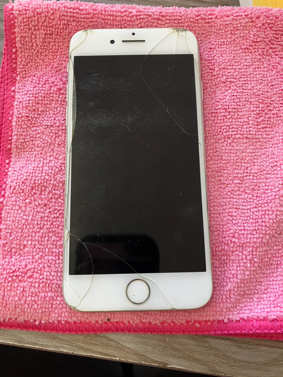 【iPhone8】ガラス割れ+液晶修理