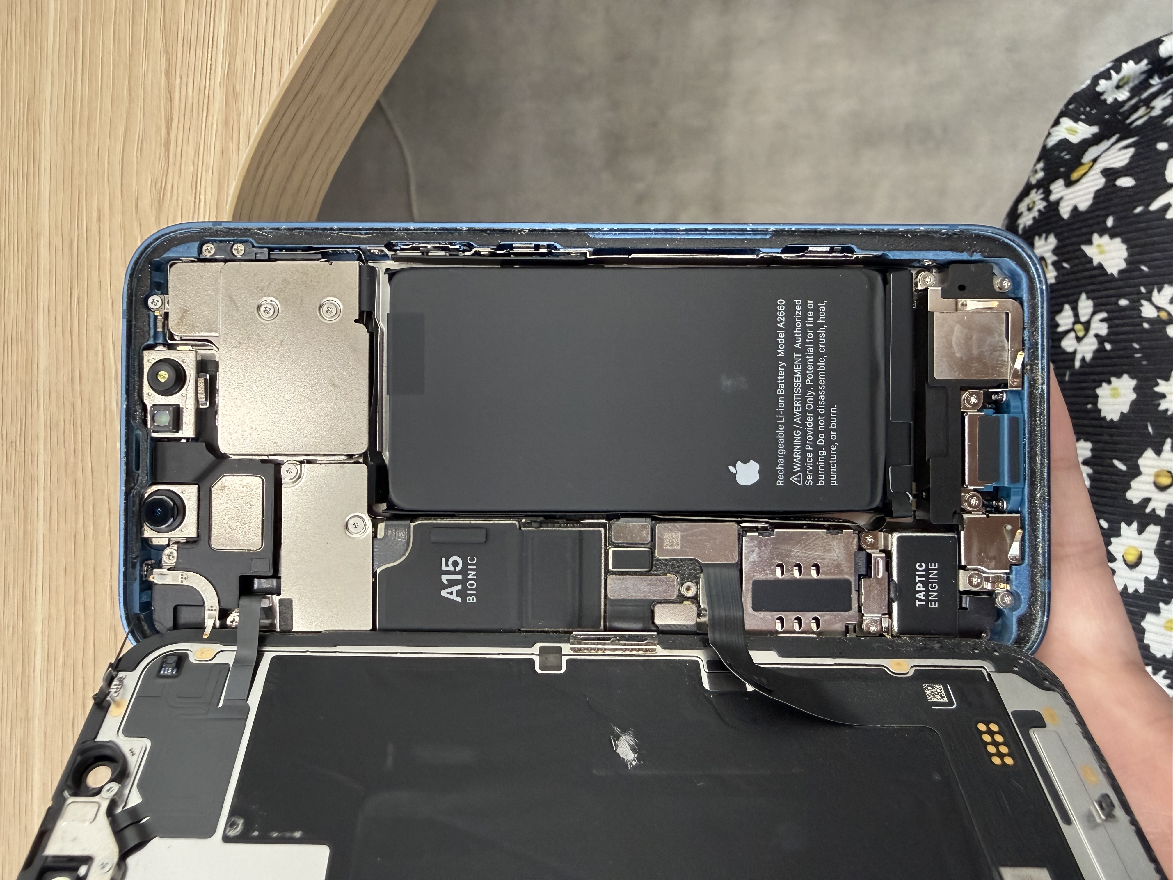 iPhone13バッテリー交換｜那覇・小禄から即日・データそのまま