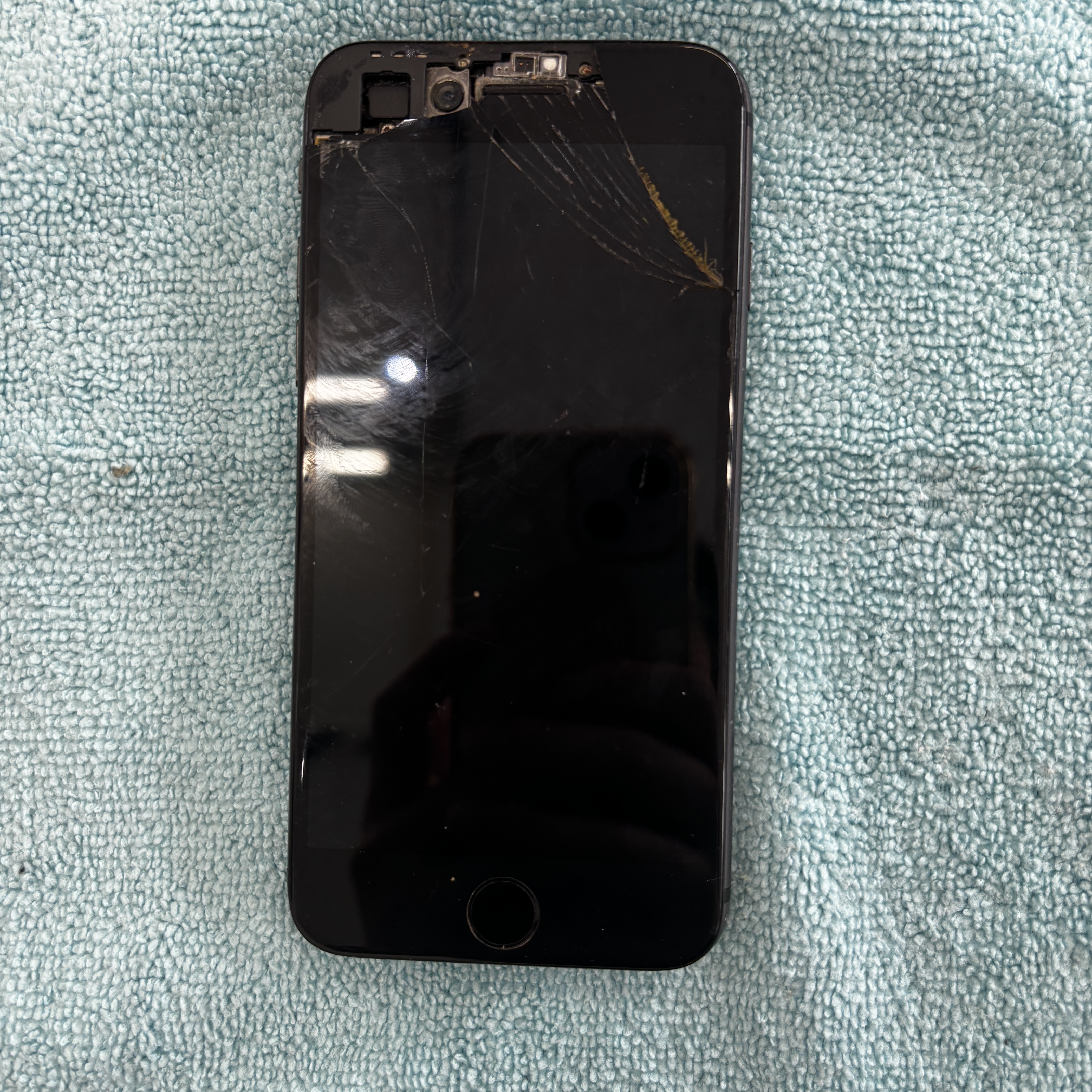 iPhone8 画面修理【那覇店】