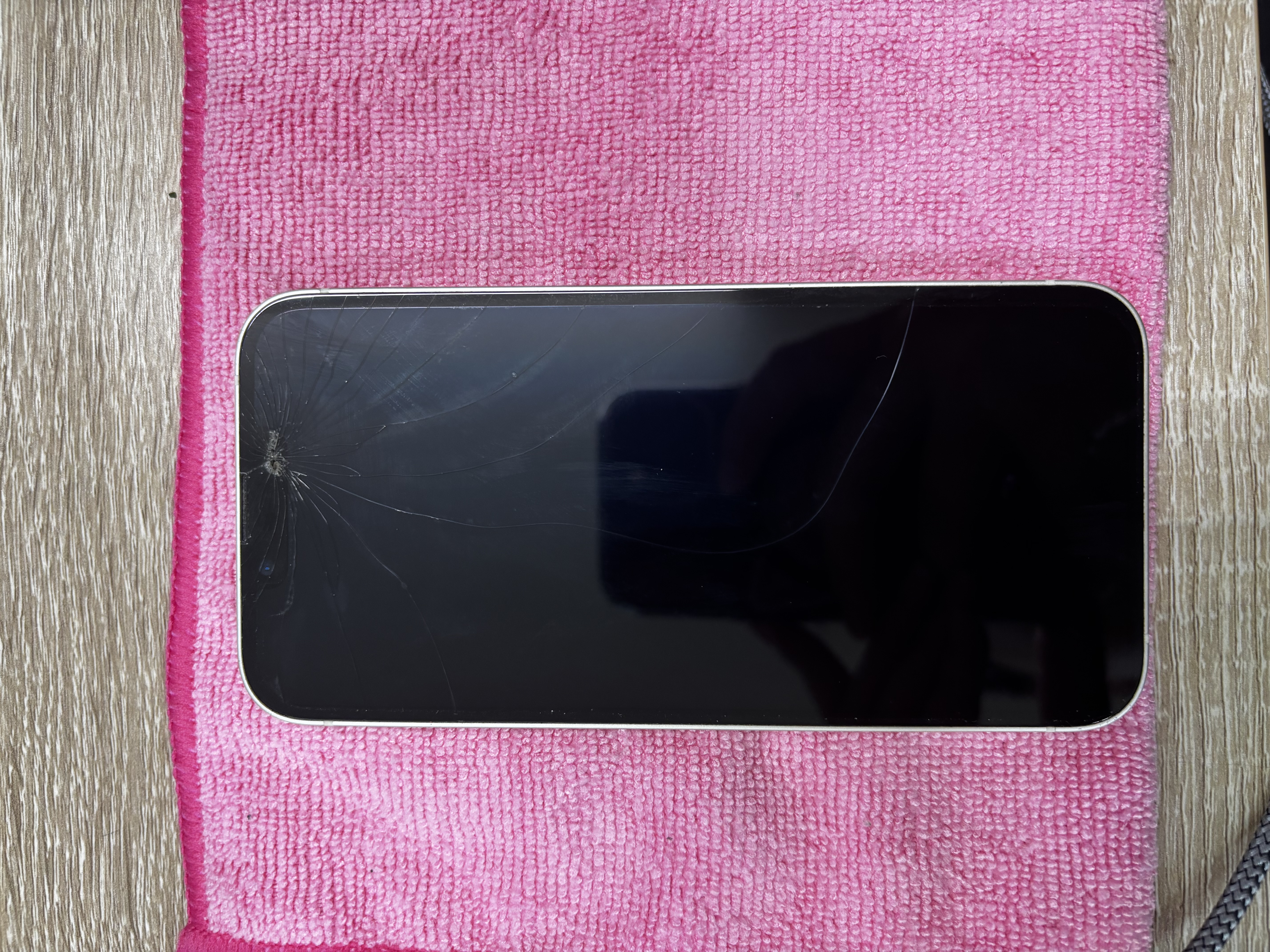 iPhone14 画面修理【浦添店】