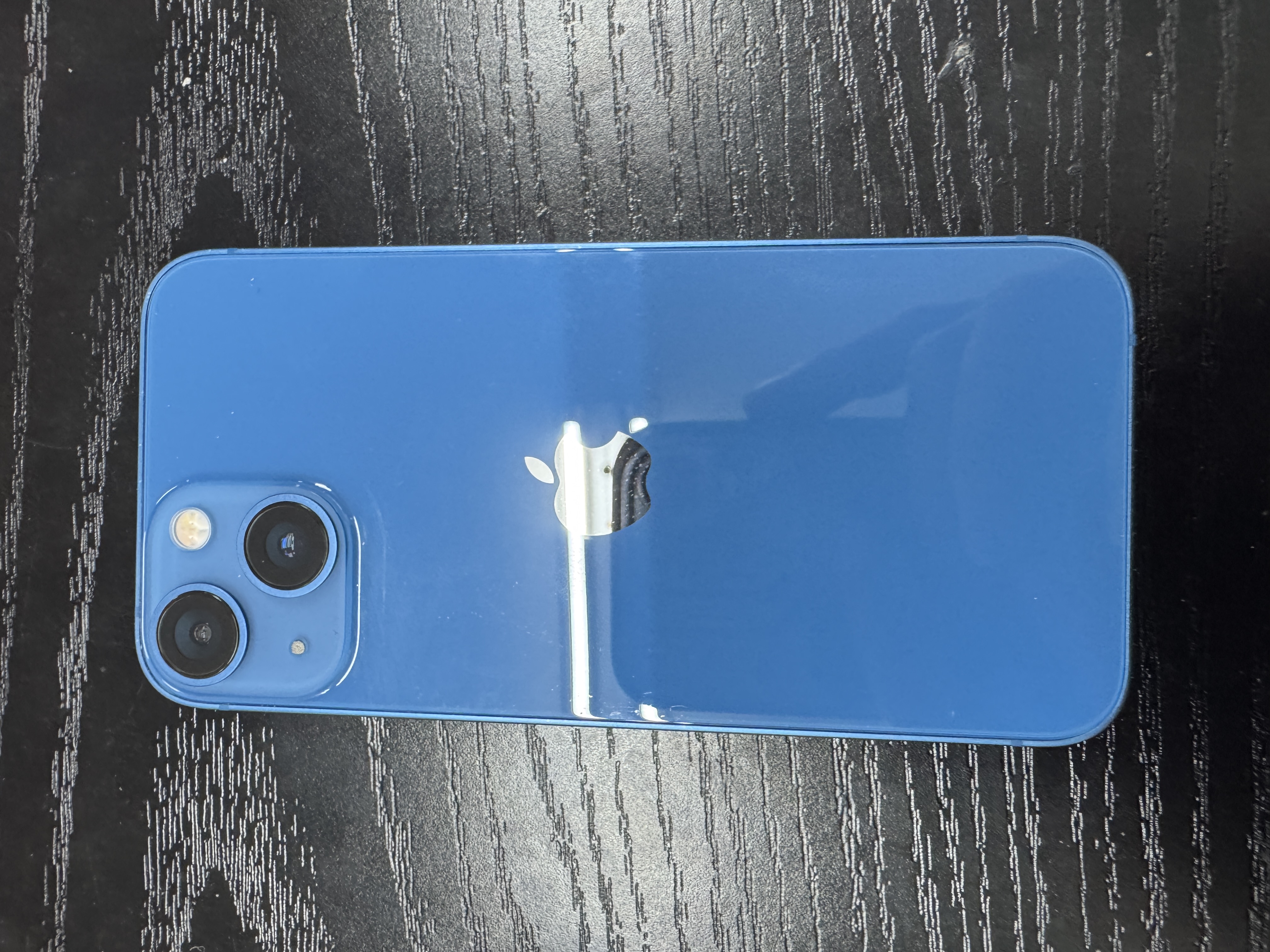 iPhone13カメラレンズ修理を石垣島で｜登野城から40分