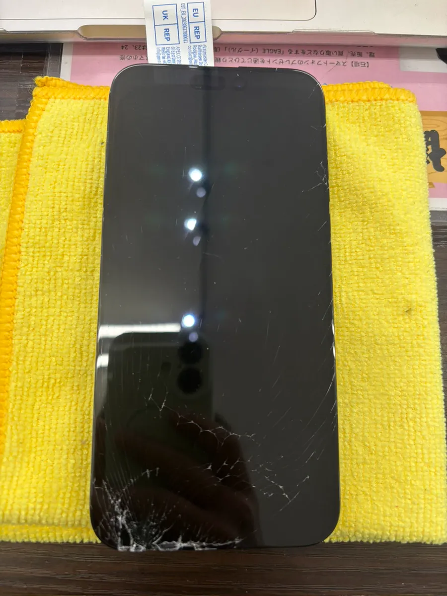 【iPhone15Pro】ガラス割れ+液晶修理