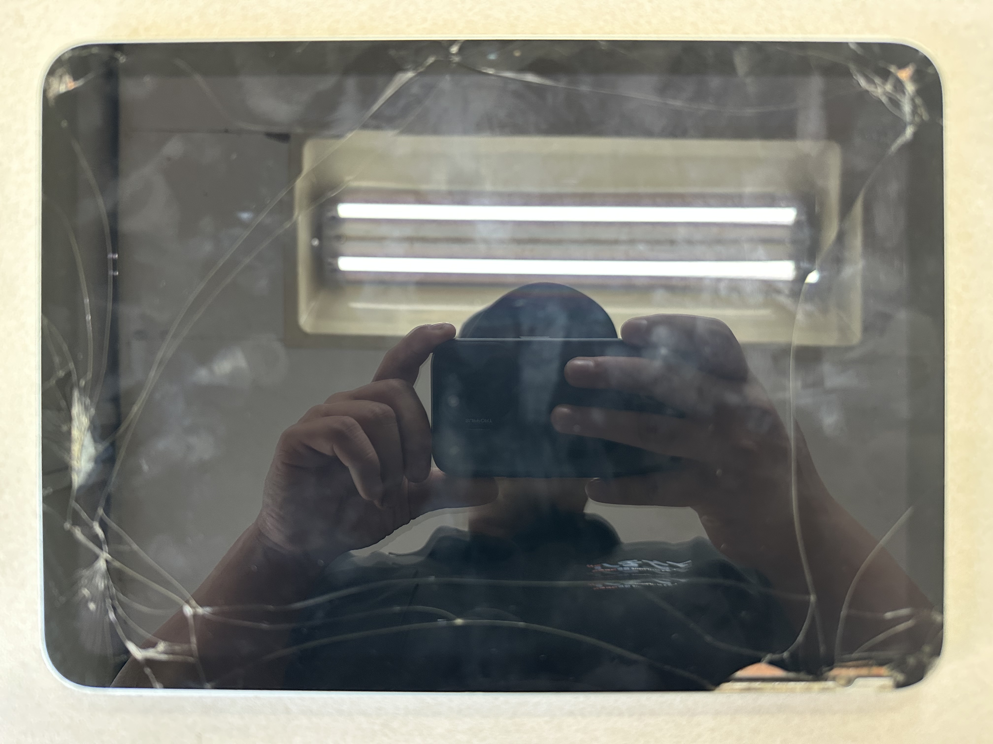 iPad10世代　画面交換【石垣店】