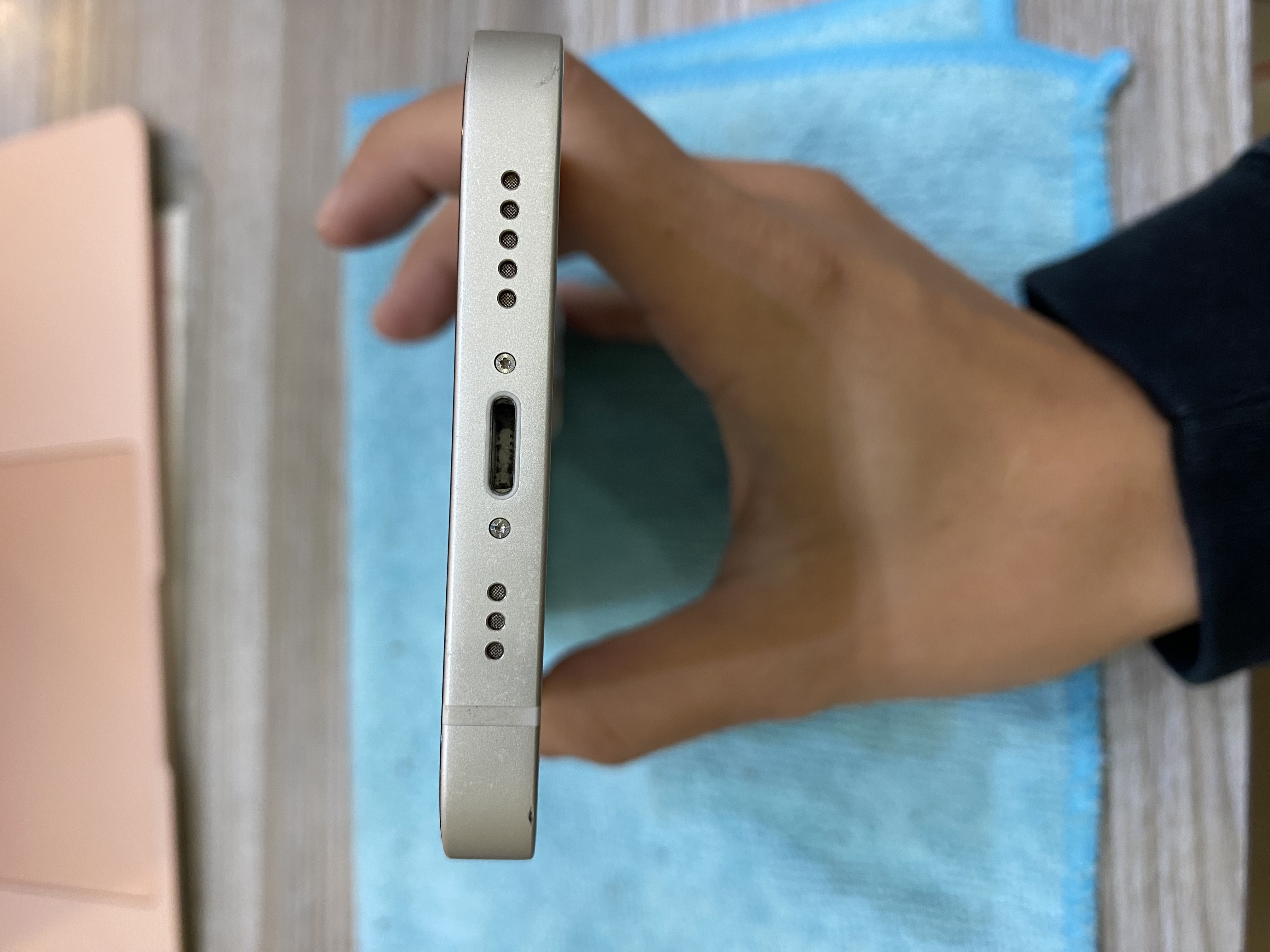 Apple iPhone 13 本体 ブルー　ジャンク品（充電コネクタ接触不良） iPhone13充電コネクタ修理｜沖縄市・室川から即日・データそのまま