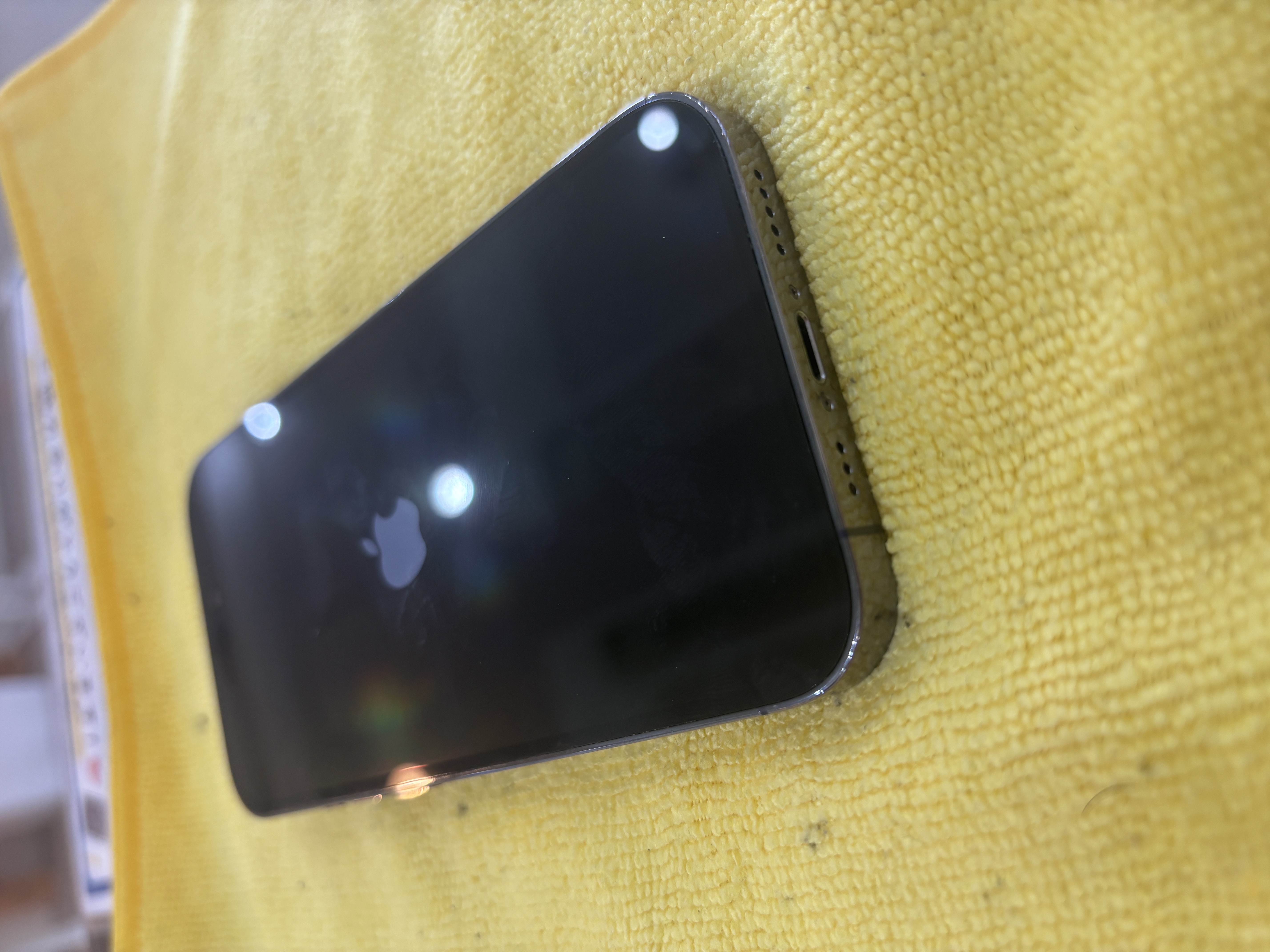 iPhone14ProMax充電コネクタ修理を沖縄市で｜泡瀬漁港から40分