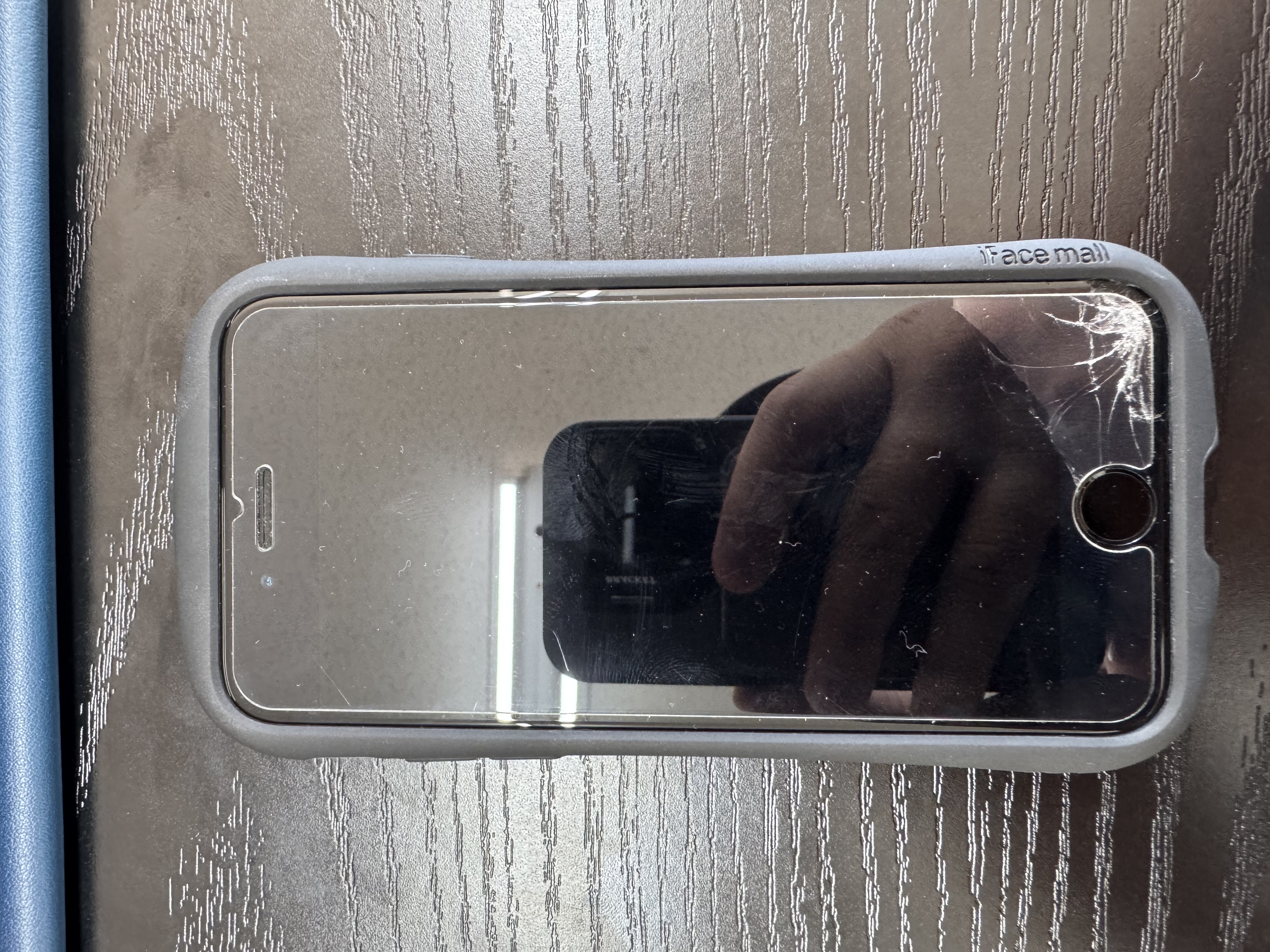 【iPhone SE3世代 】ガラス割れ+液晶修理