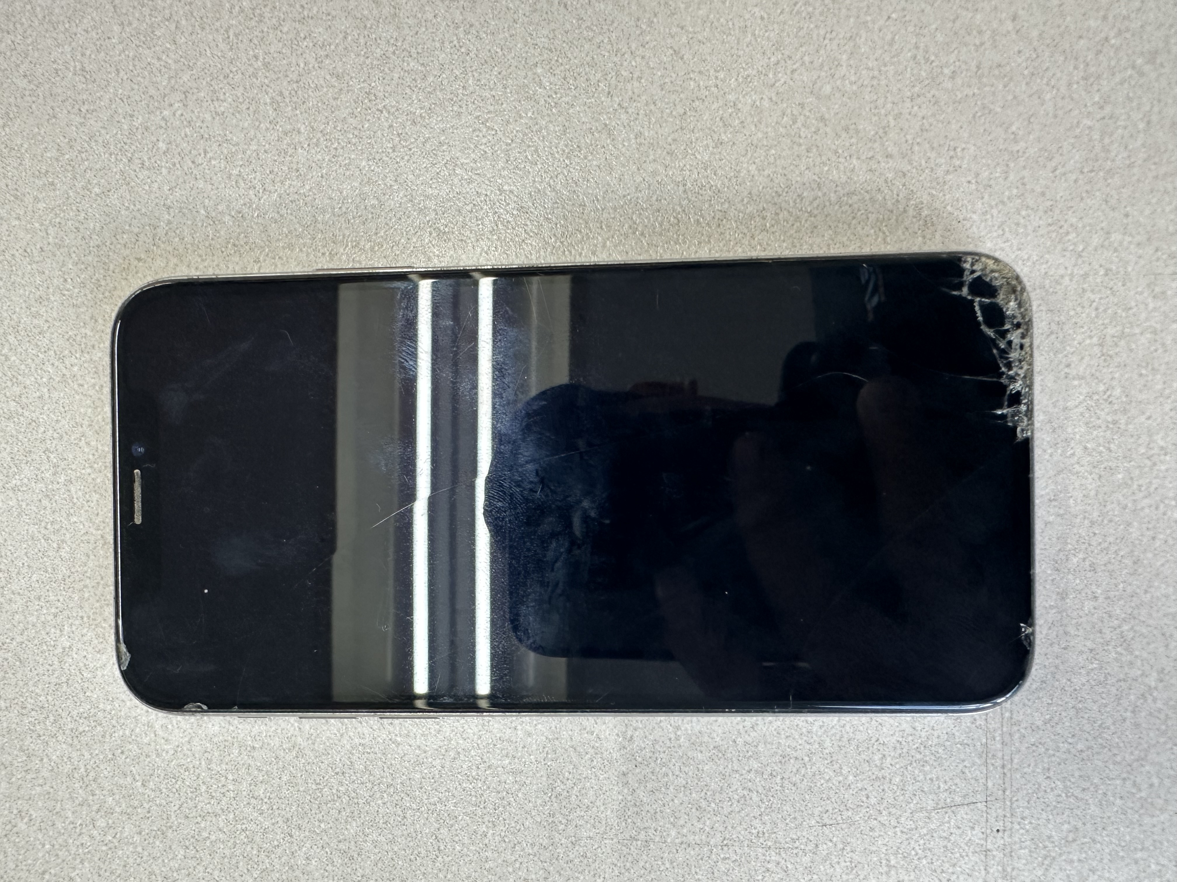 iPhone XS　画面交換【石垣店】