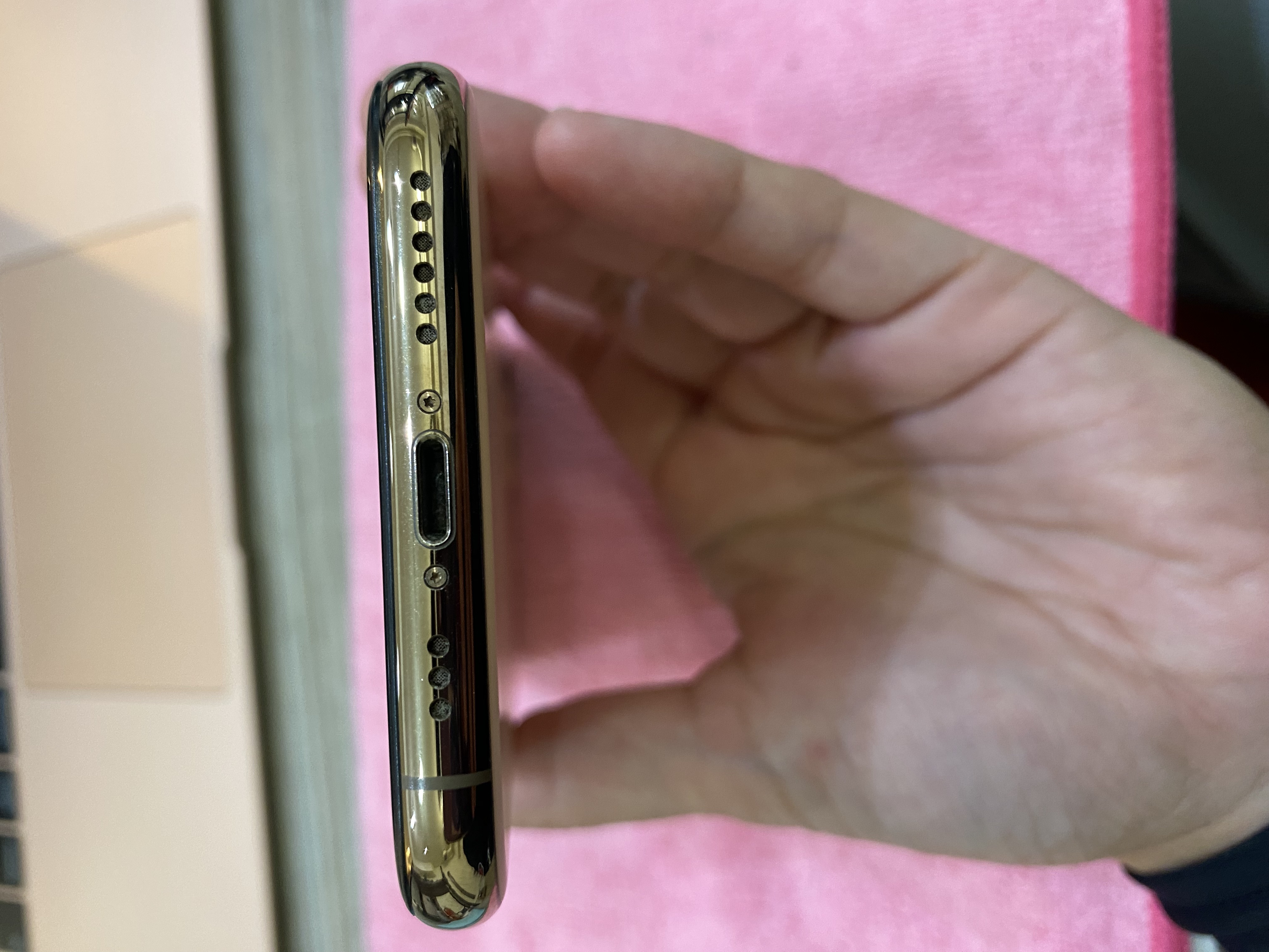iPhoneXR充電コネクタ修理｜沖縄市・恩納村から即日・データそのまま