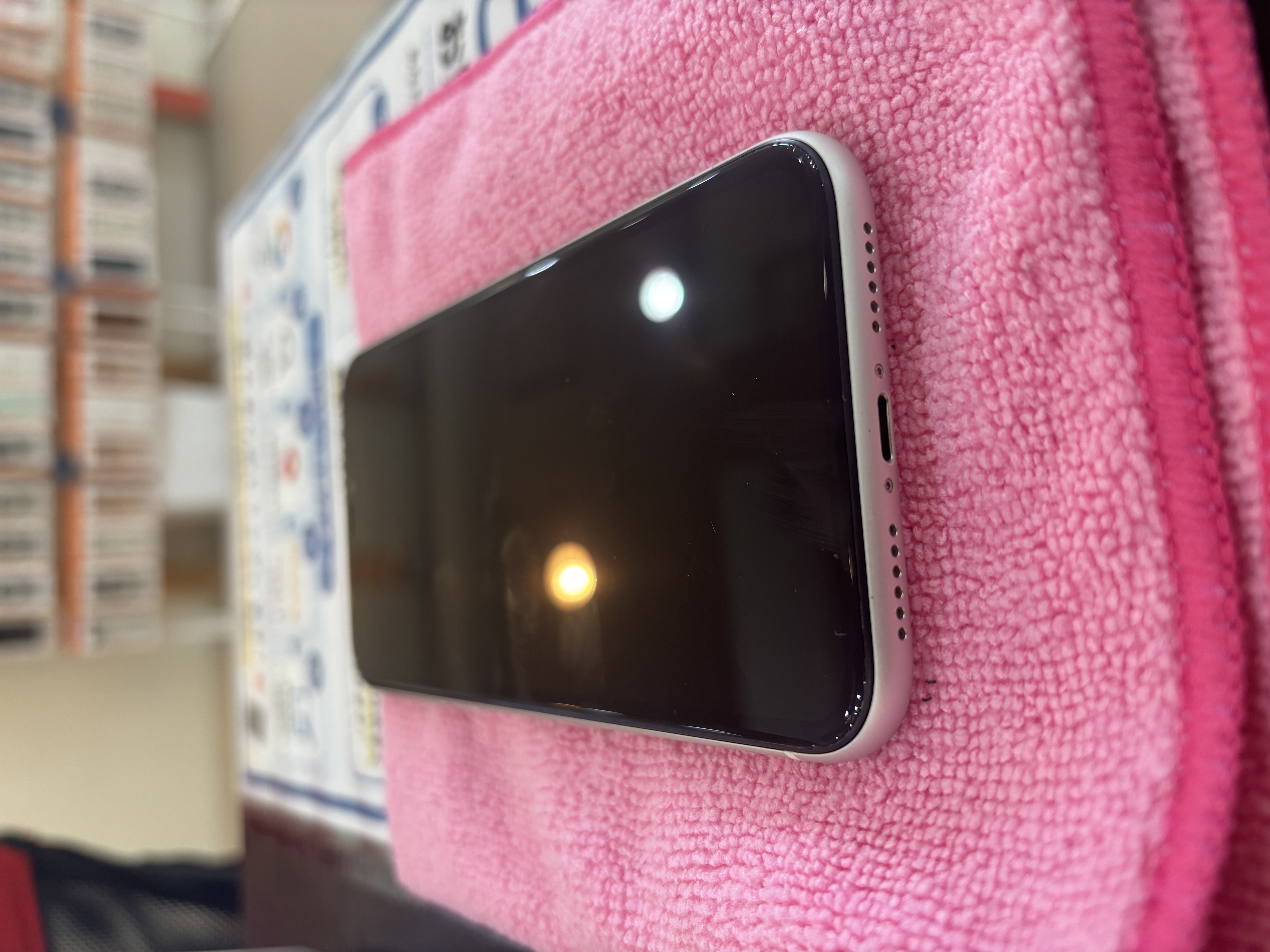 iPhoneXR充電コネクタ修理｜沖縄市・コザゲート通りから即日・データそのまま