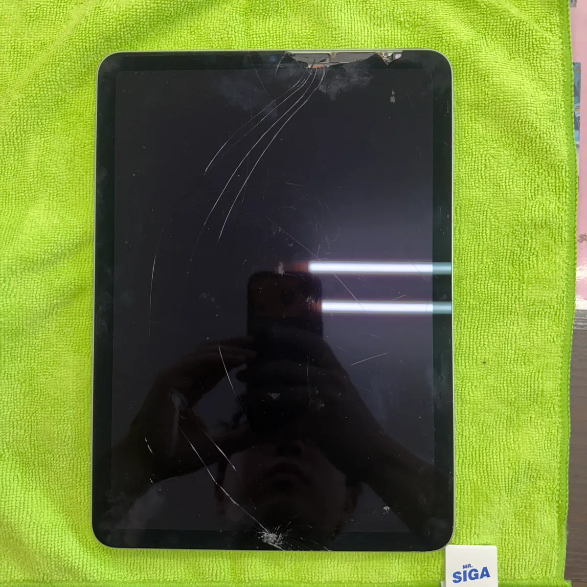 【iPad Air4】ガラス割れ+液晶修理