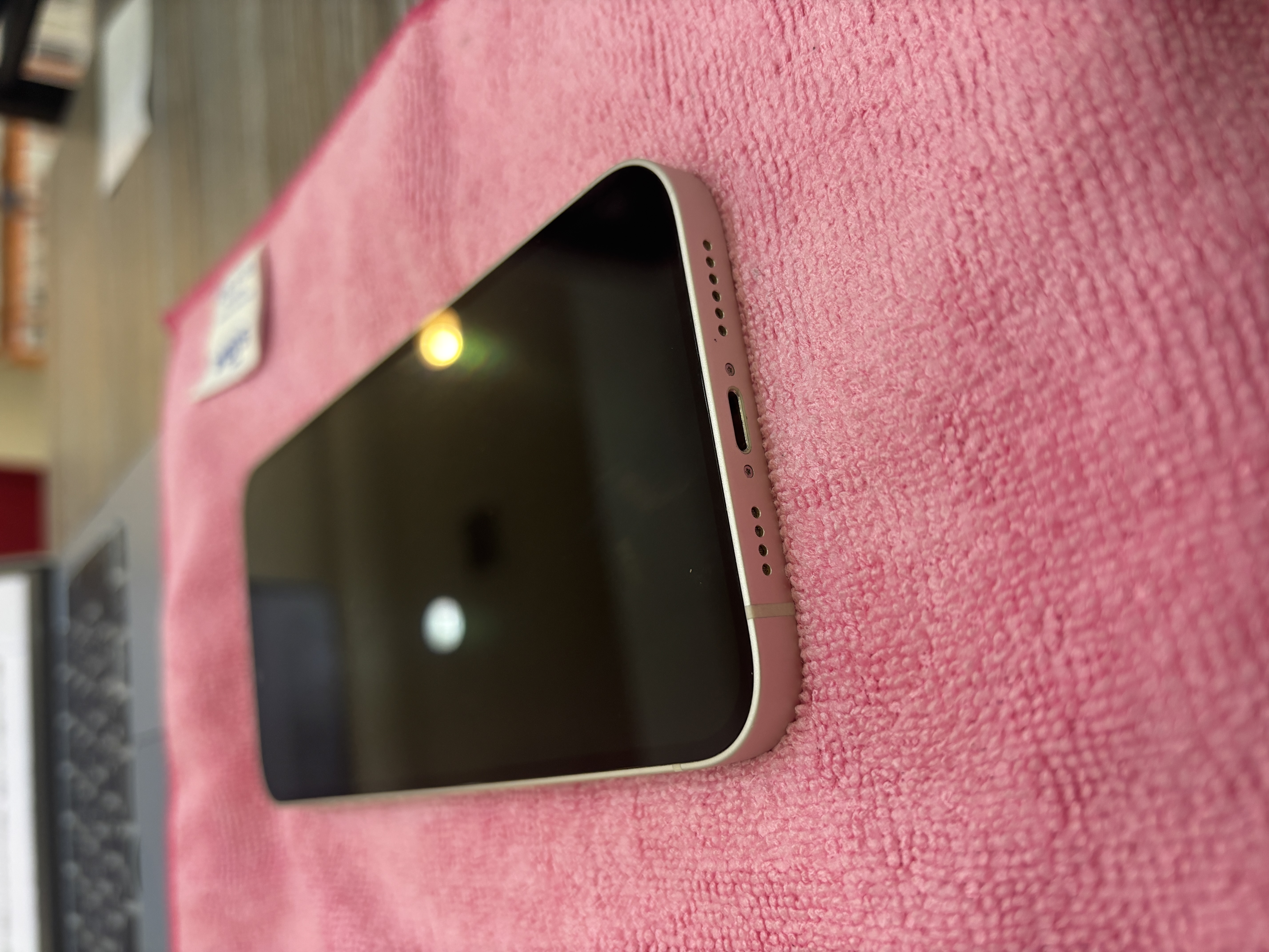 iPhone11Pro充電コネクタ修理を沖縄市で｜イオンモールライカムから40分