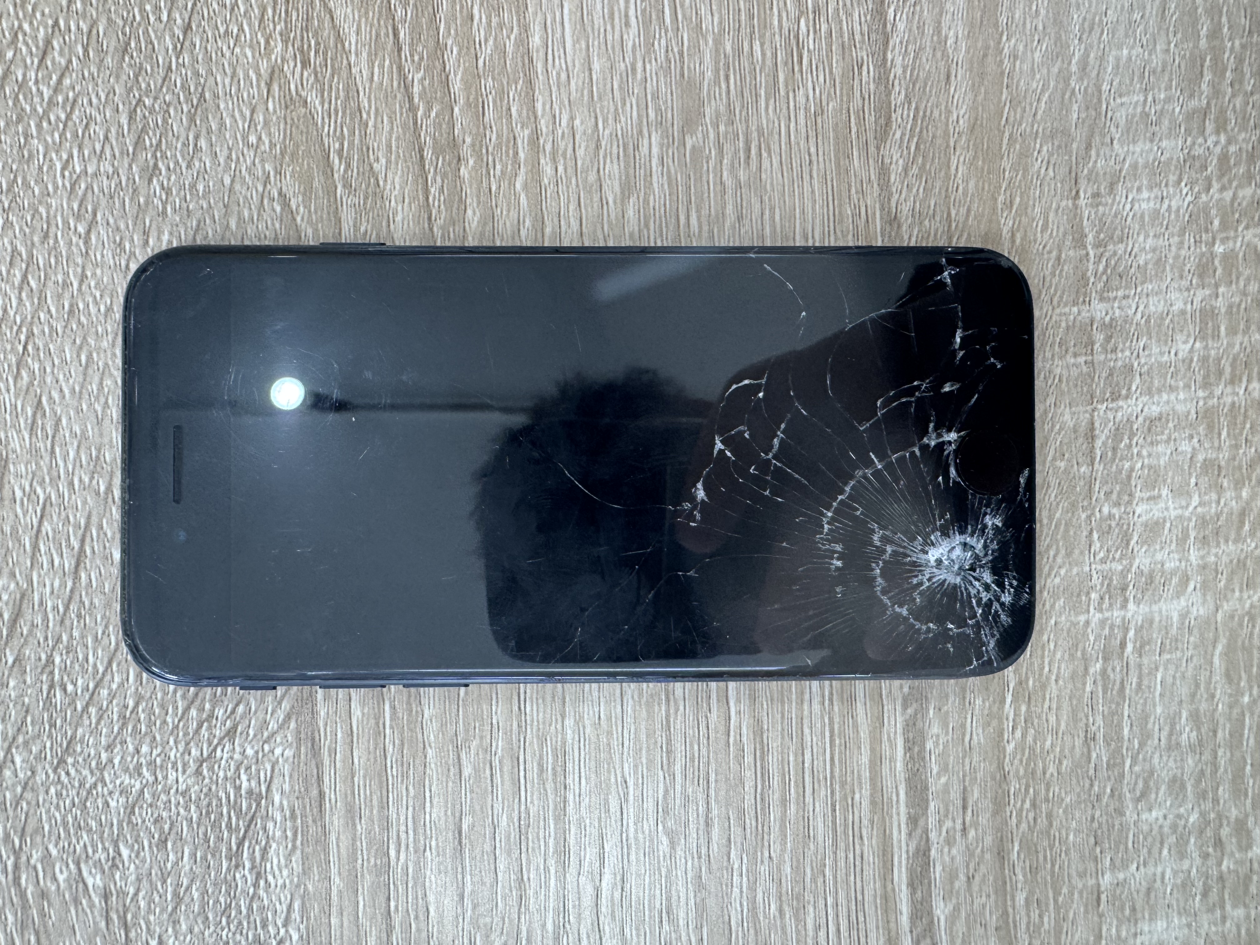 iPhoneSE3世代　画面修理【宮古店】