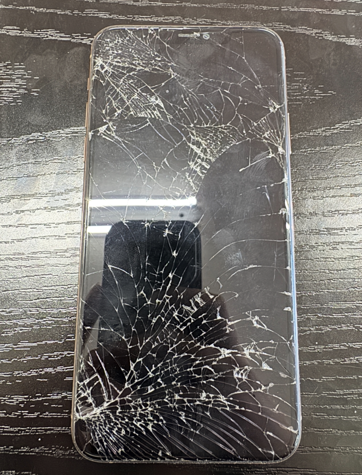 iPhoneXSMax画面交換|石垣島・与那国島から即日修理30分