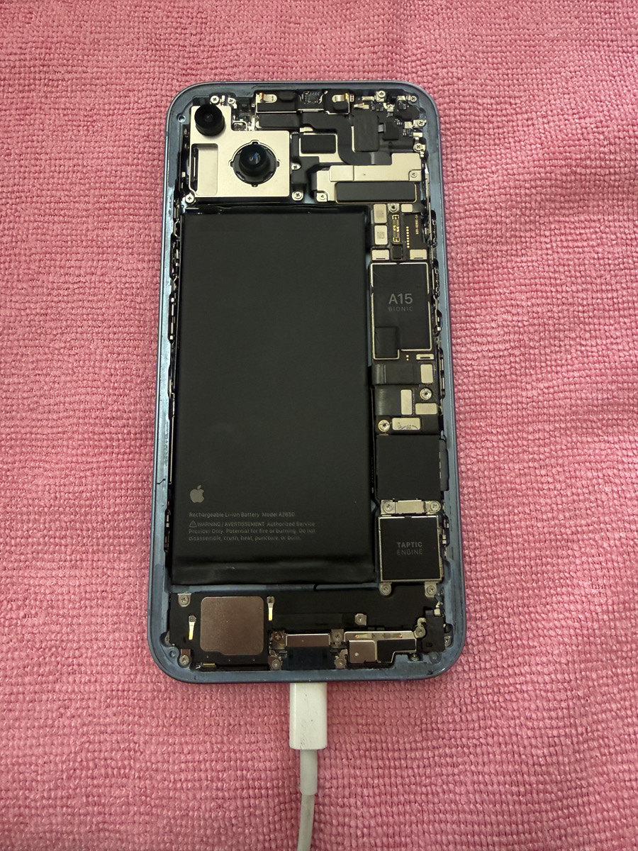 iPhone15Plus充電コネクタ修理を浦添で｜経塚駅から40分