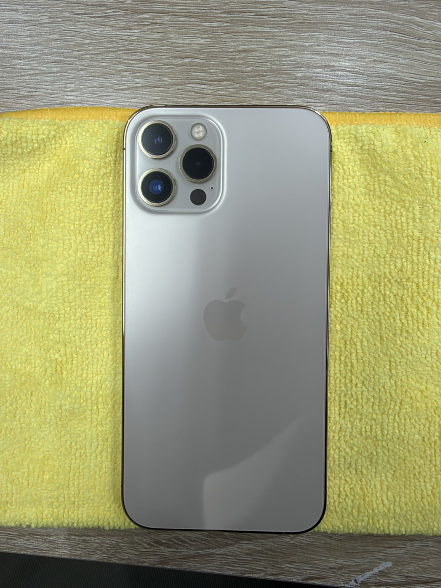 iPhone12ProMax画面交換｜宮古島・池間島から即日・データそのまま