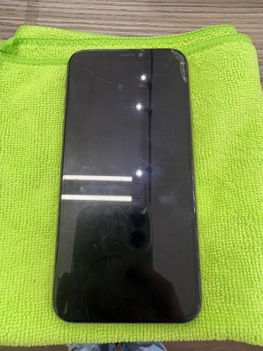 【iPhone Xs】ガラス割れ＋液晶修理