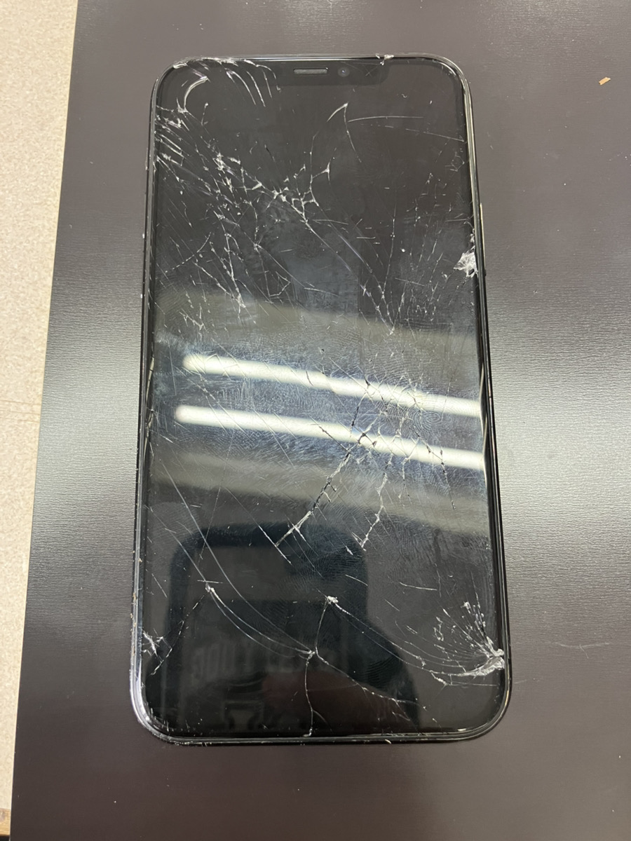 iPhone 11Pro　画面交換【石垣店】