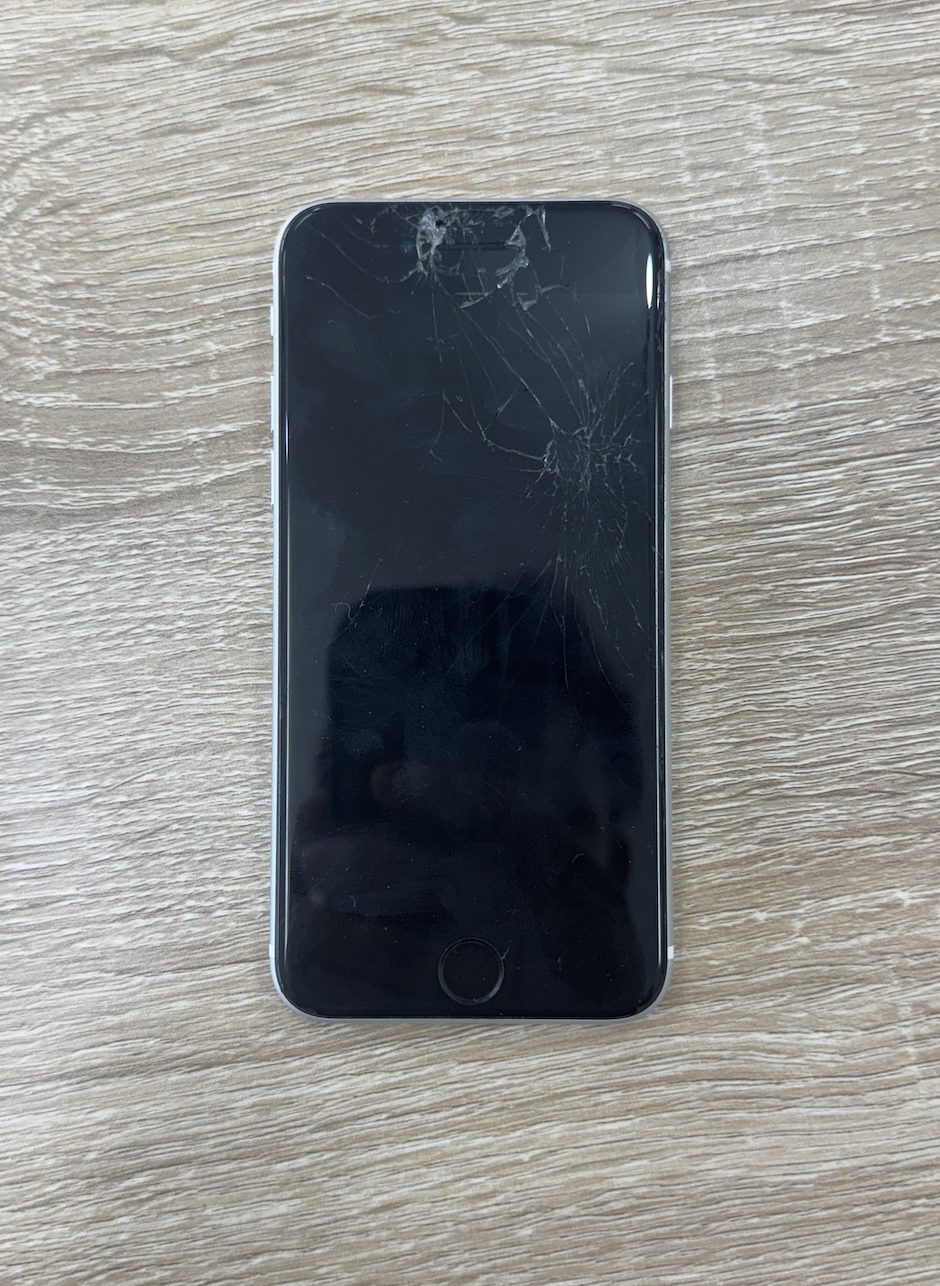 iPhone SE2世代　画面交換【石垣店】