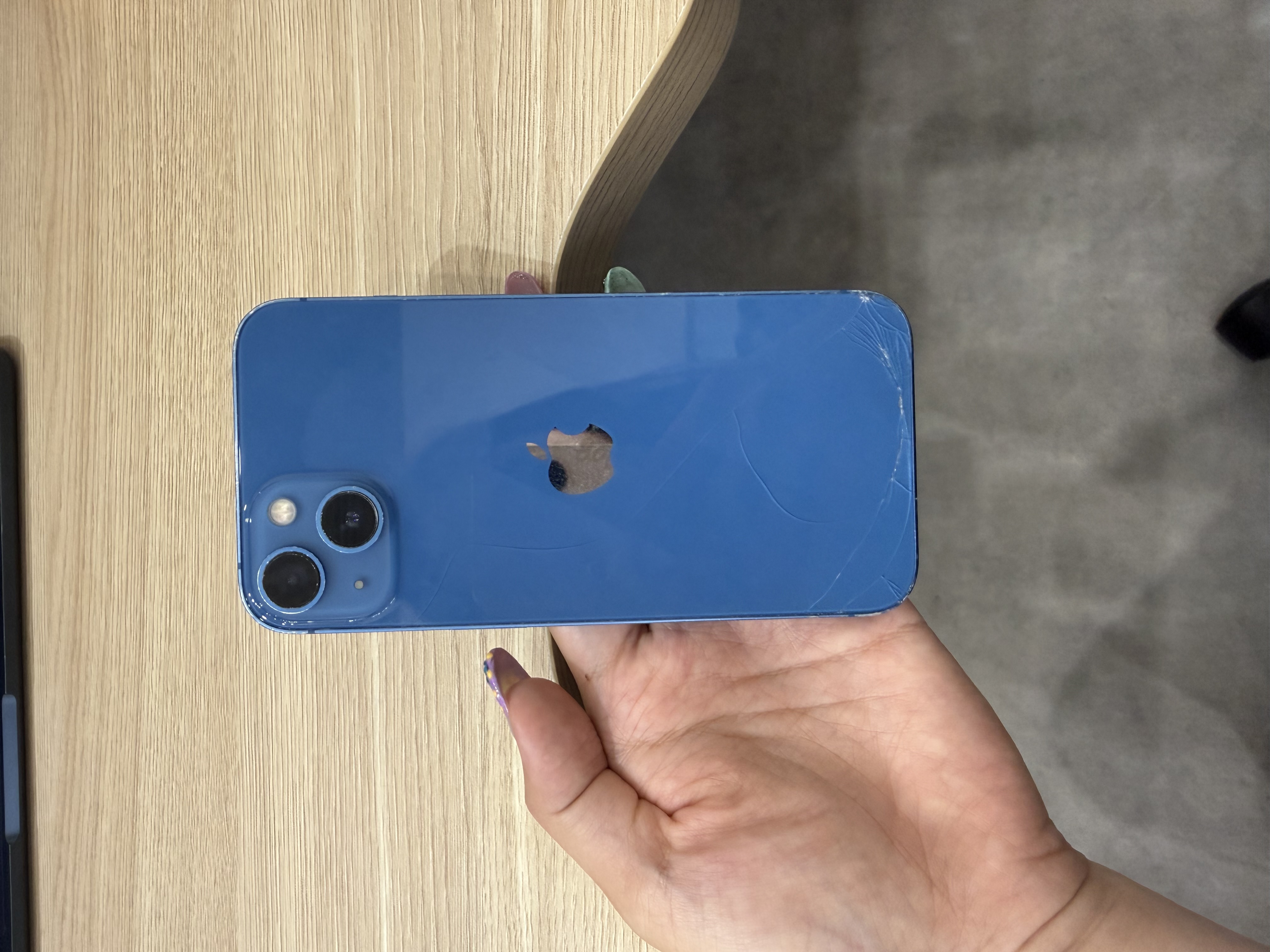 iPhone13カメラレンズ修理｜那覇・牧志から即日30分