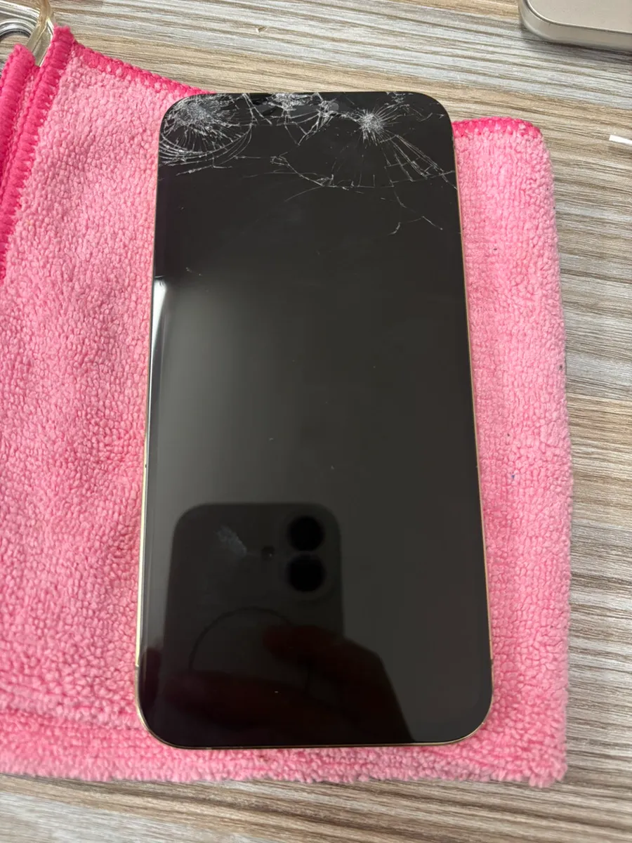 【iPhone 12ProMax】ガラス割れ+液晶修理