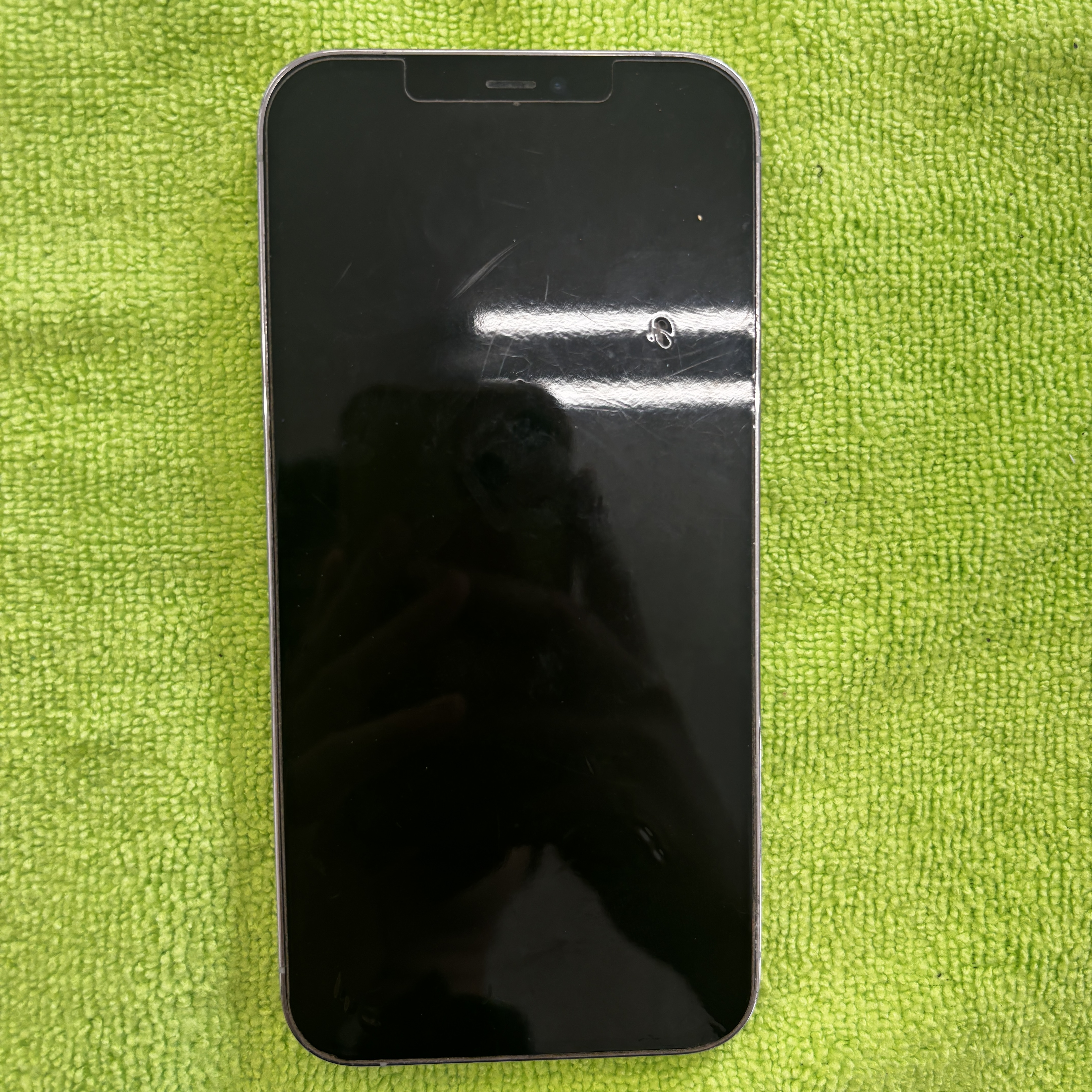 iPhone 12Promax 画面交換【那覇店】