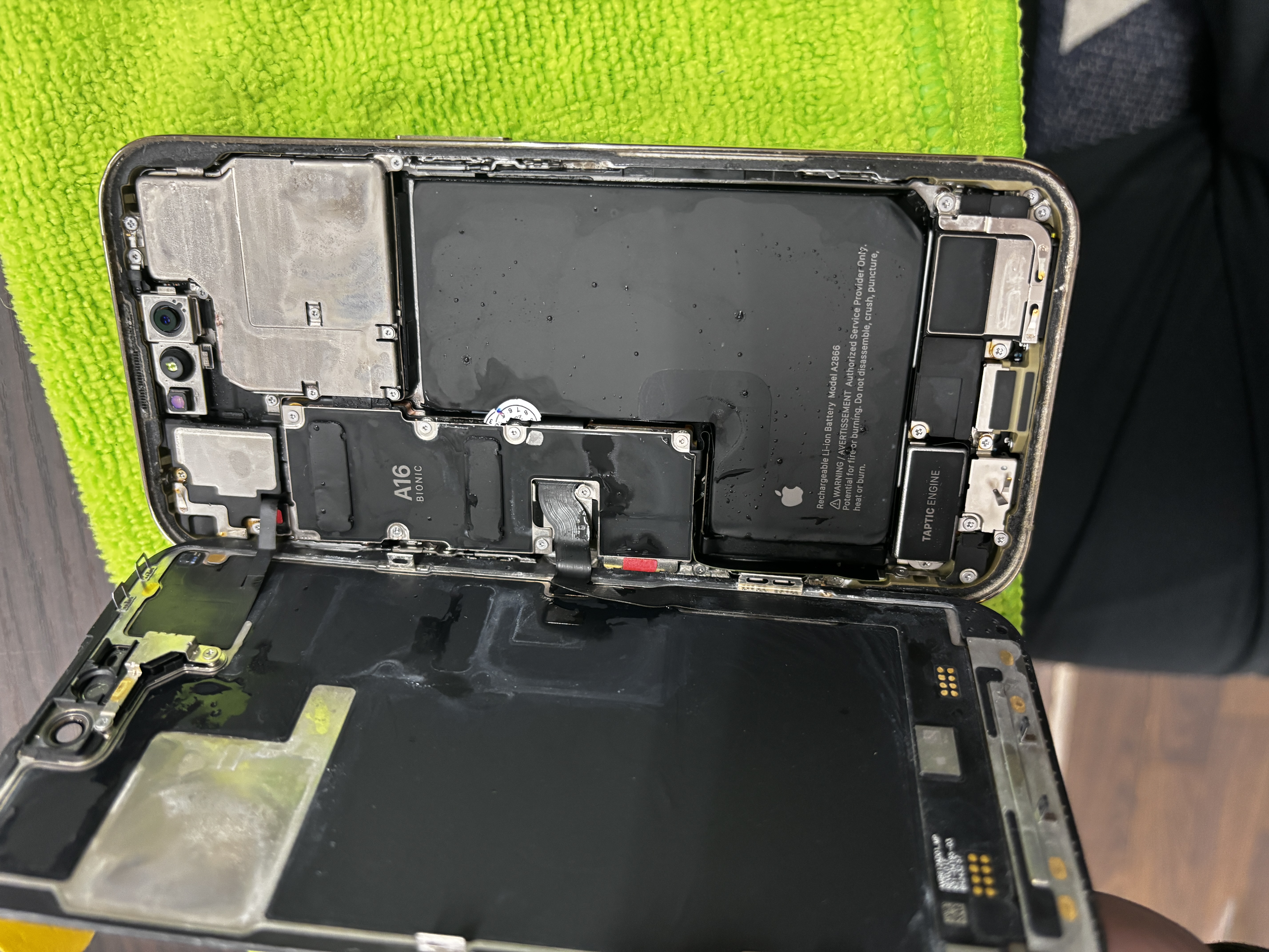iPhone14Pro 水没修理【那覇店】