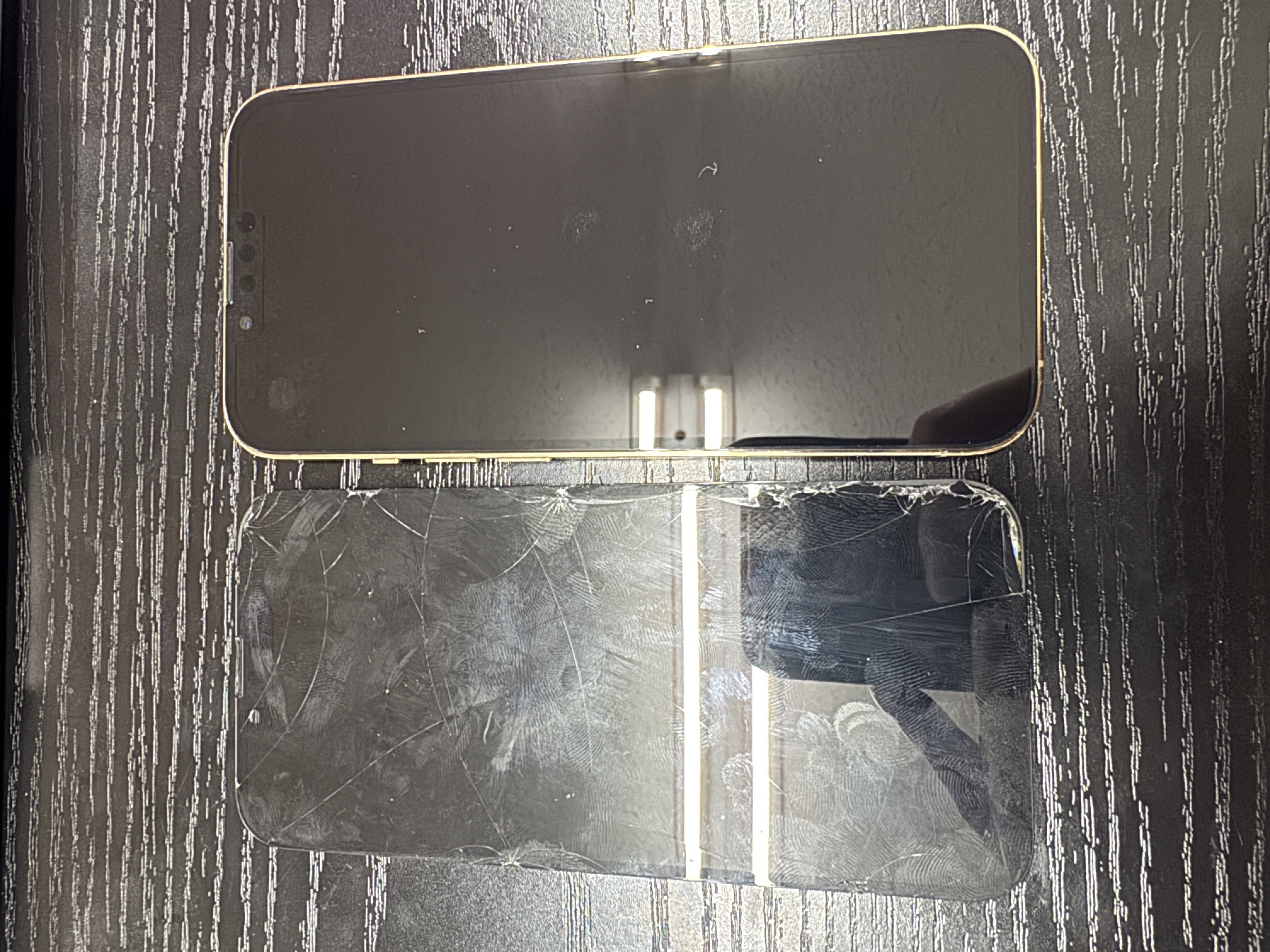 iPhone15画面交換｜石垣島・波照間島から即日・データそのまま