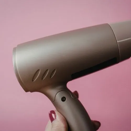 ドライヤーや綿棒などNG行為の注意喚起イメージ