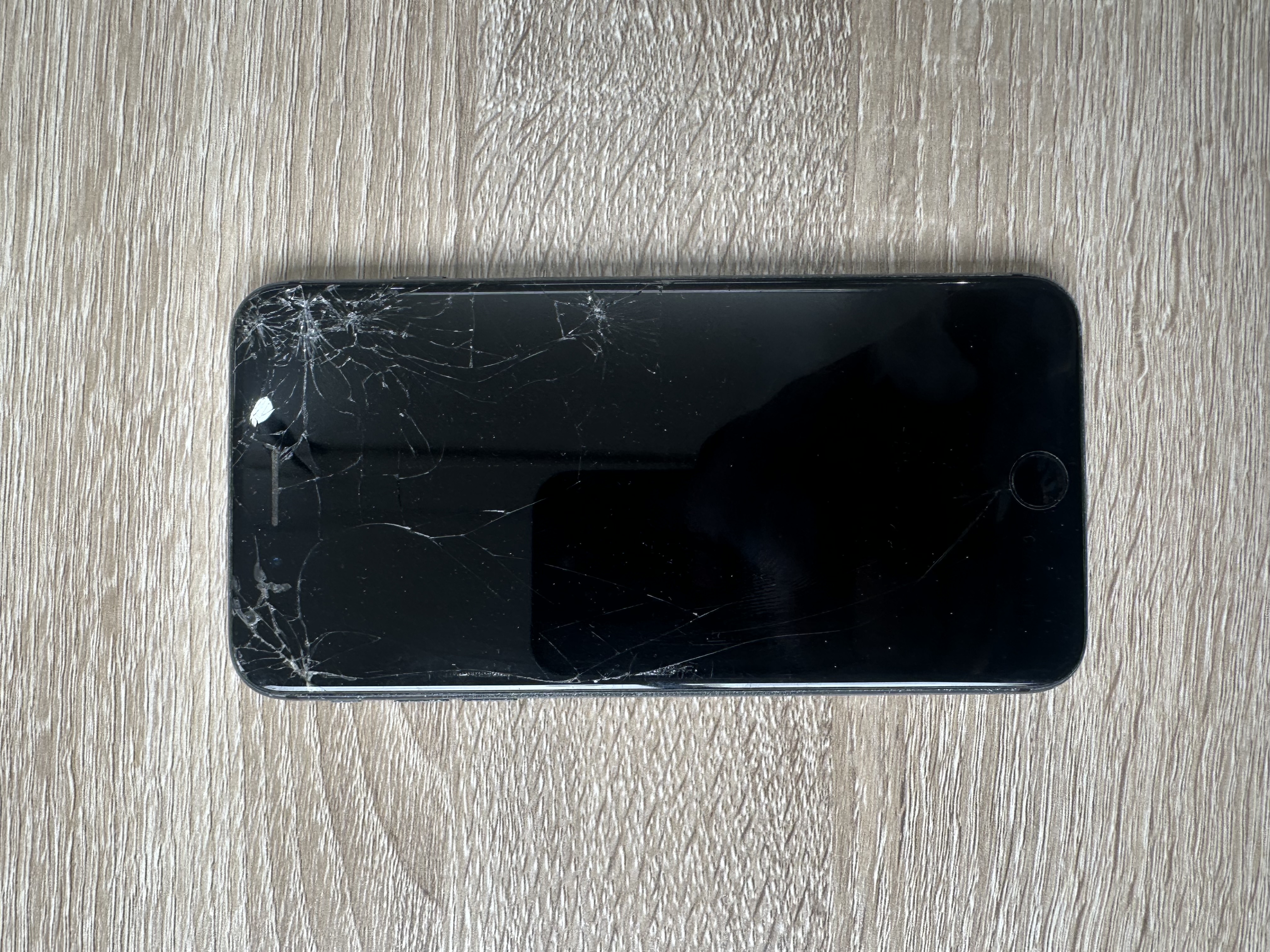 iPhone11ProMax画面交換|宮古島病院近くで即日修理