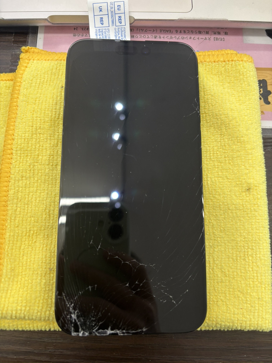 【iPhone15】ガラス割れ修理