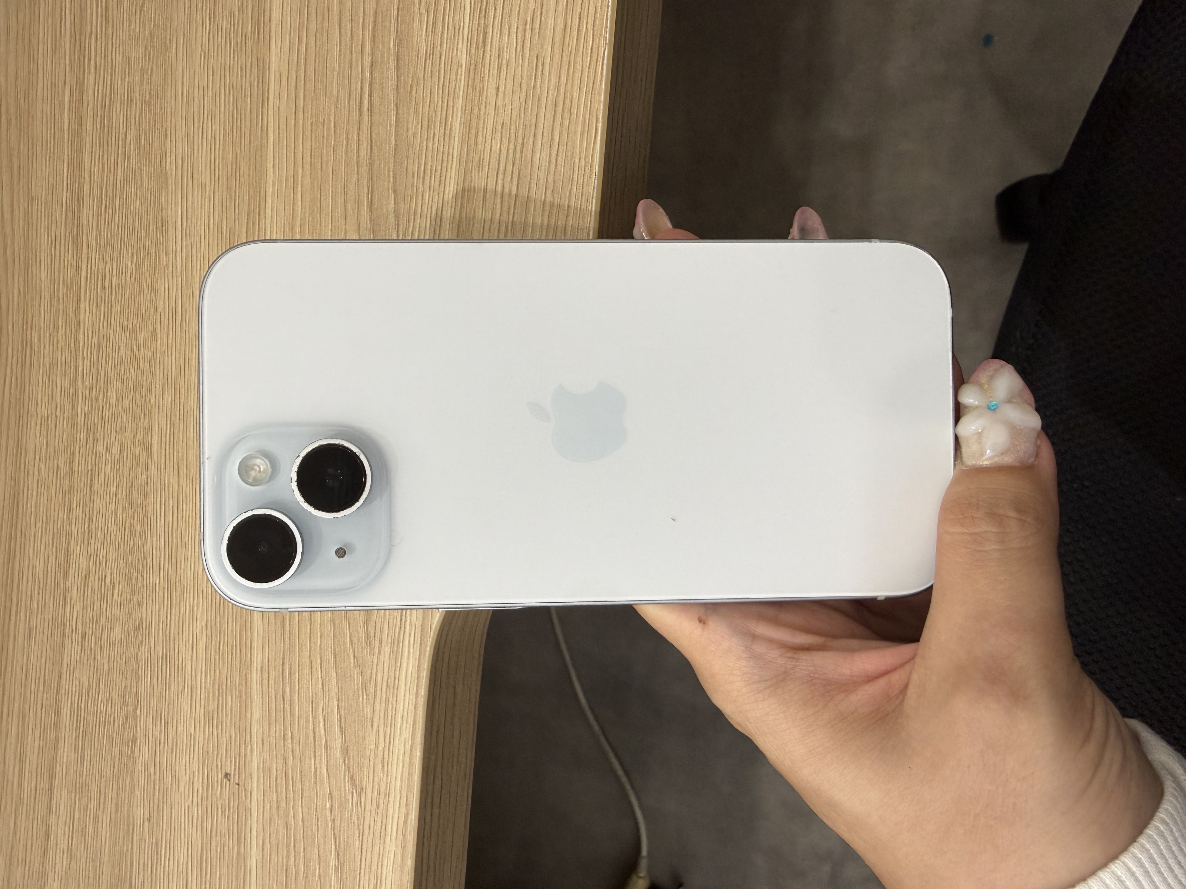 iPhone15Plusカメラレンズ修理を那覇で｜国際通りから40分 | 修理