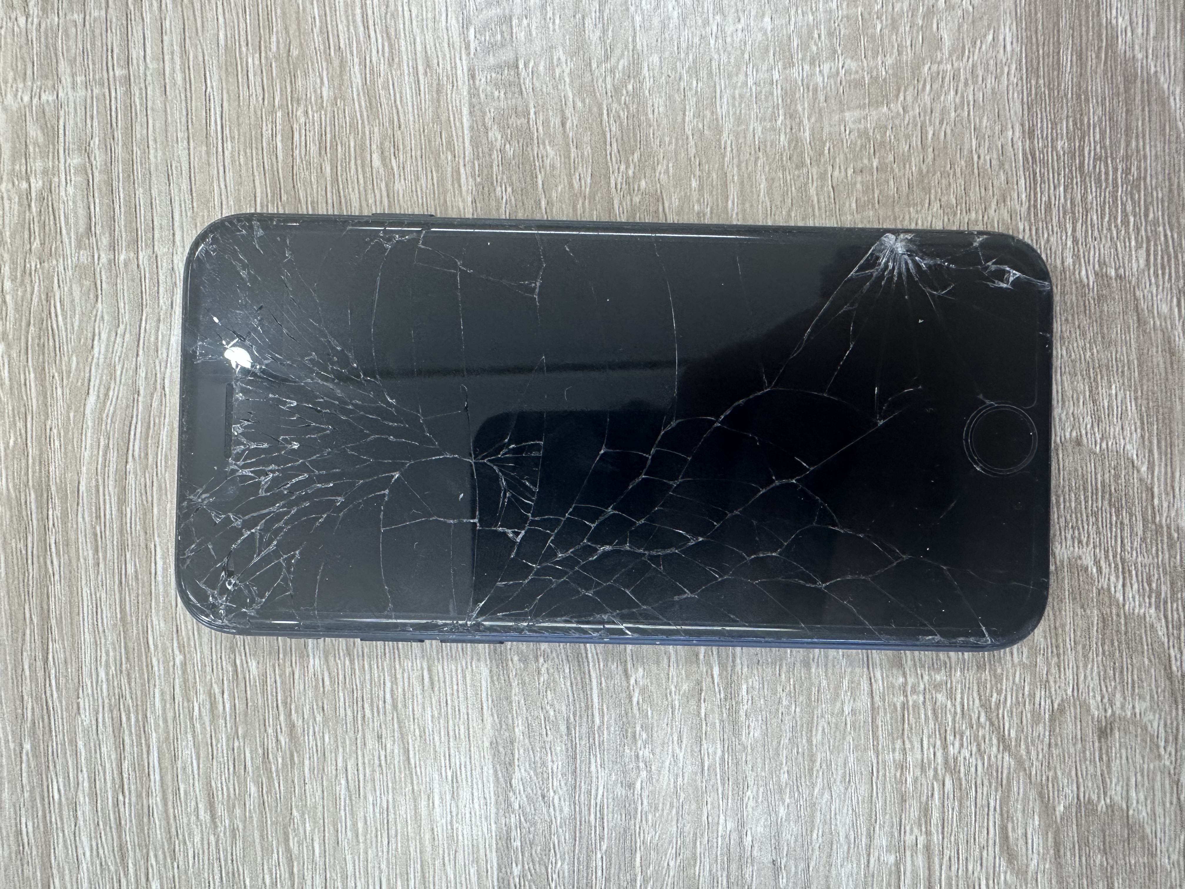 iPhone SE2世代　画面交換【宮古店】