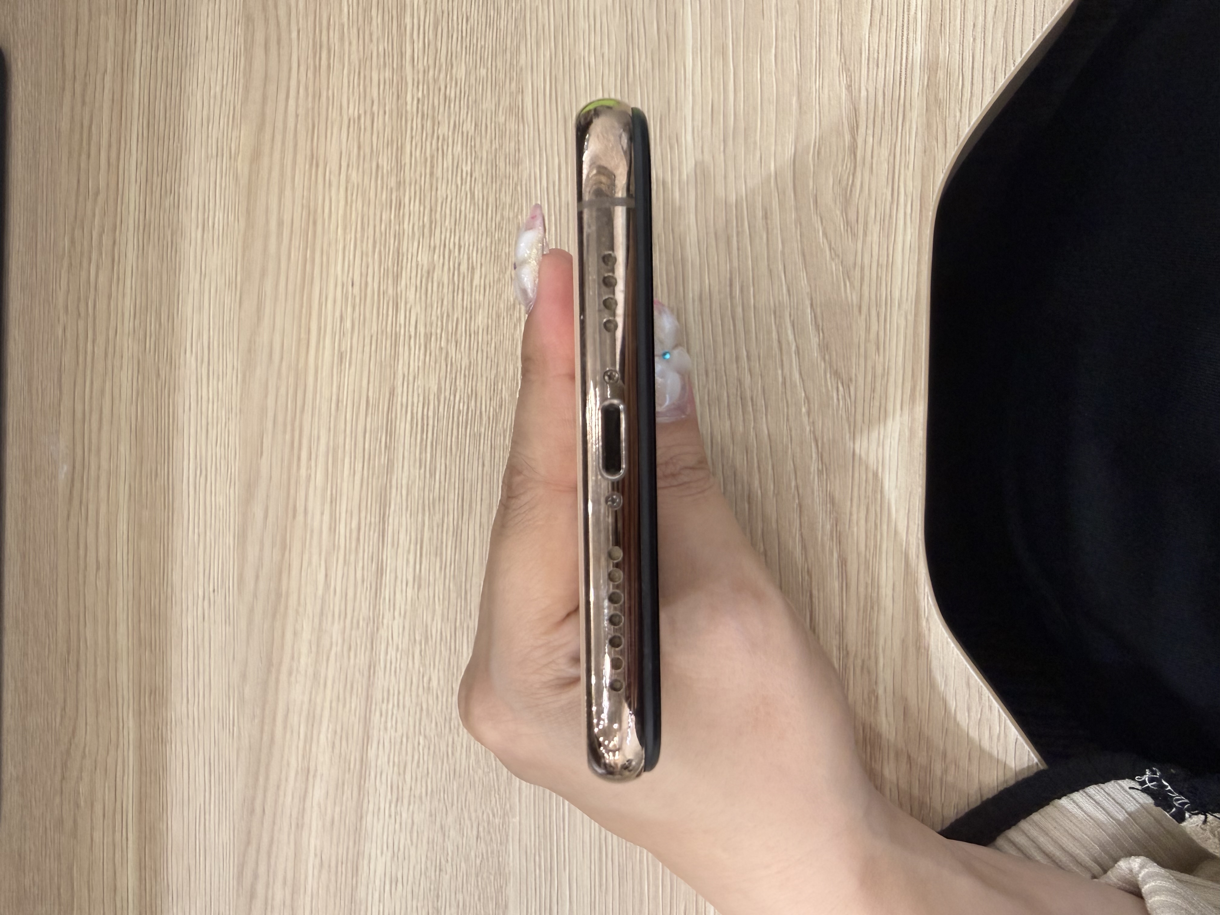 iPhoneXSMax充電コネクタ修理を那覇で｜与那原町から40分