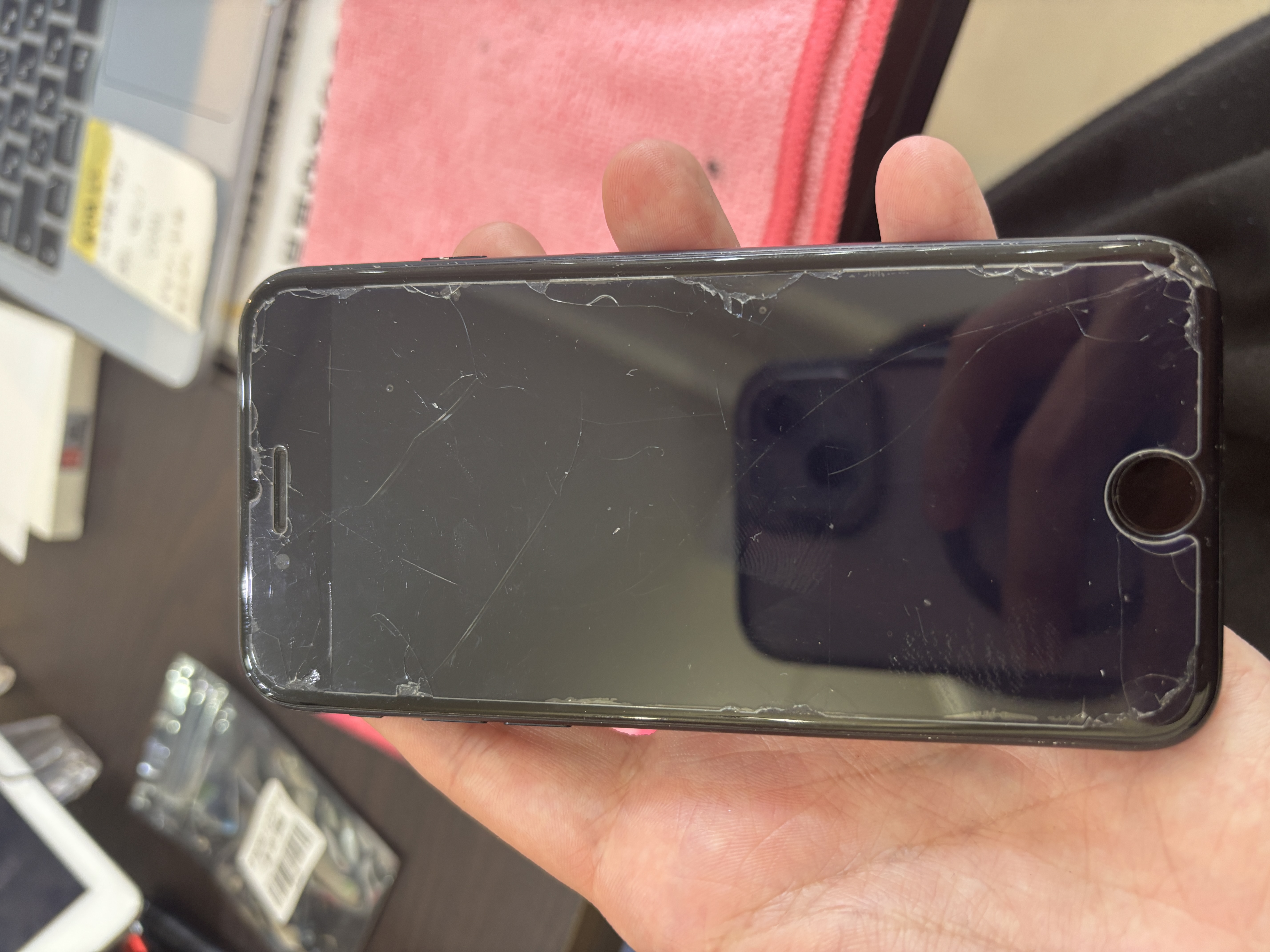 iPhoneSE2画面交換｜沖縄市・うるま市から即日・データそのまま