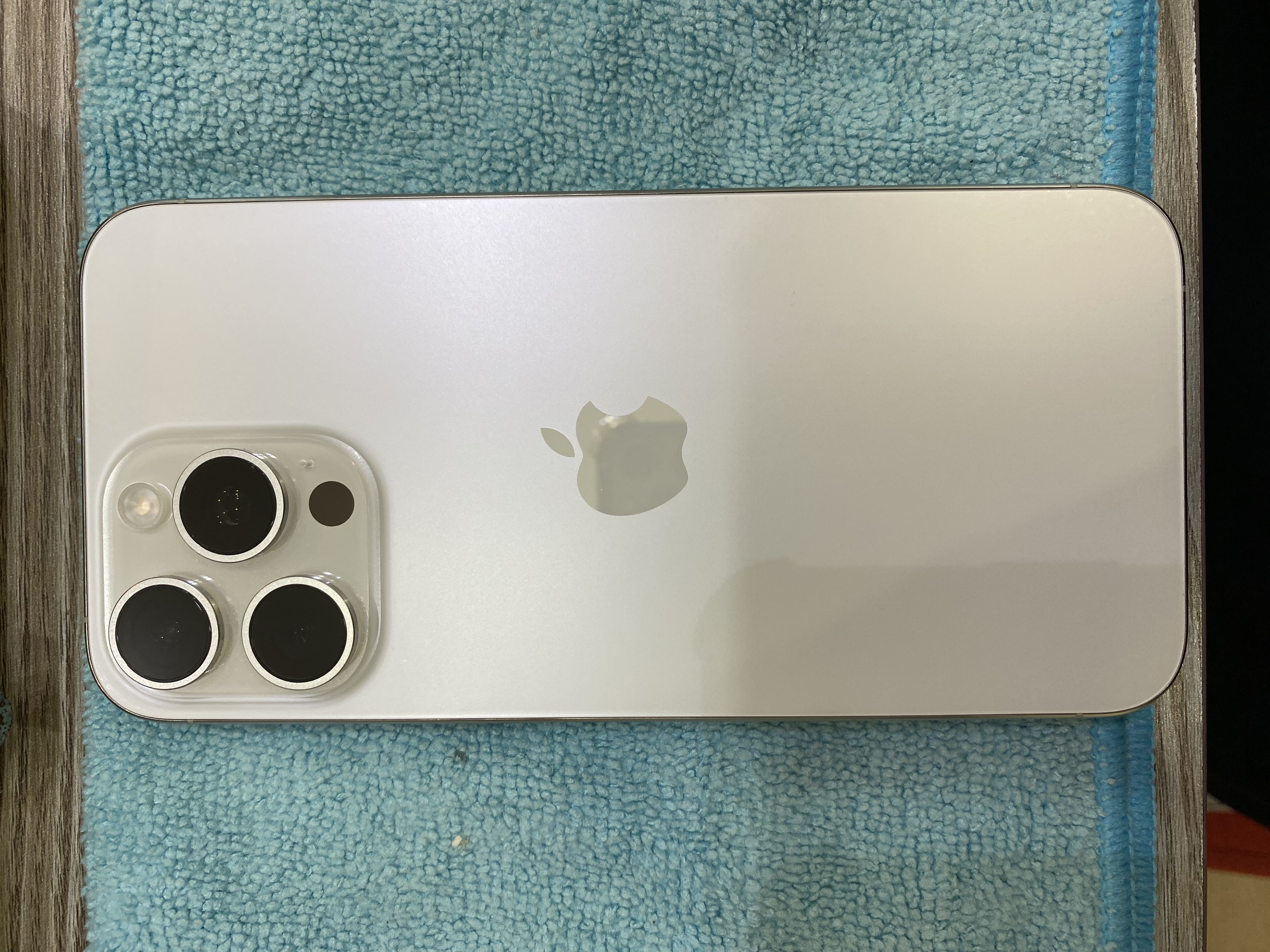 iPhone13ProMaxカメラレンズ修理｜沖縄市・コザゲート通りから30分