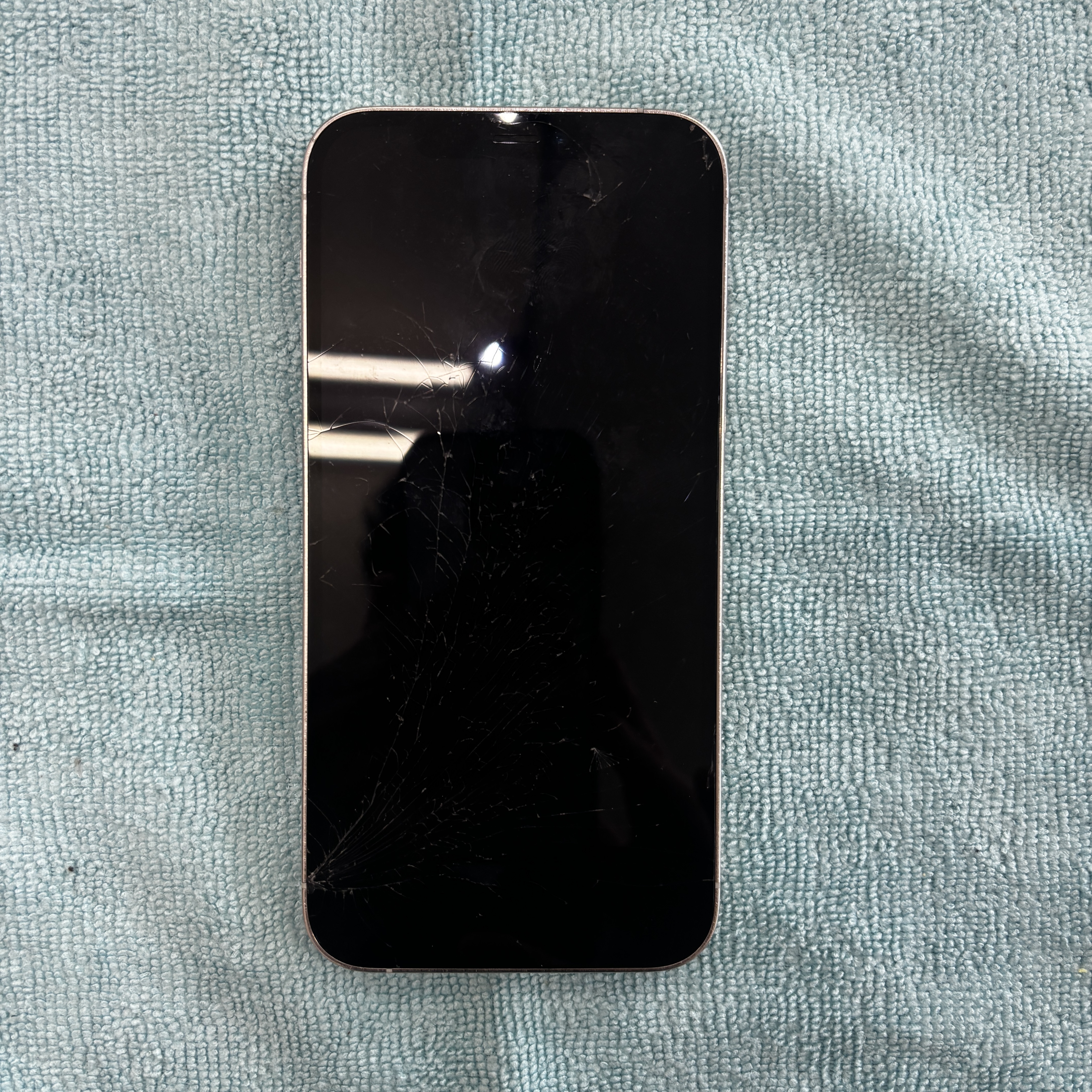 iPhone12Pro 画面修理【那覇店】