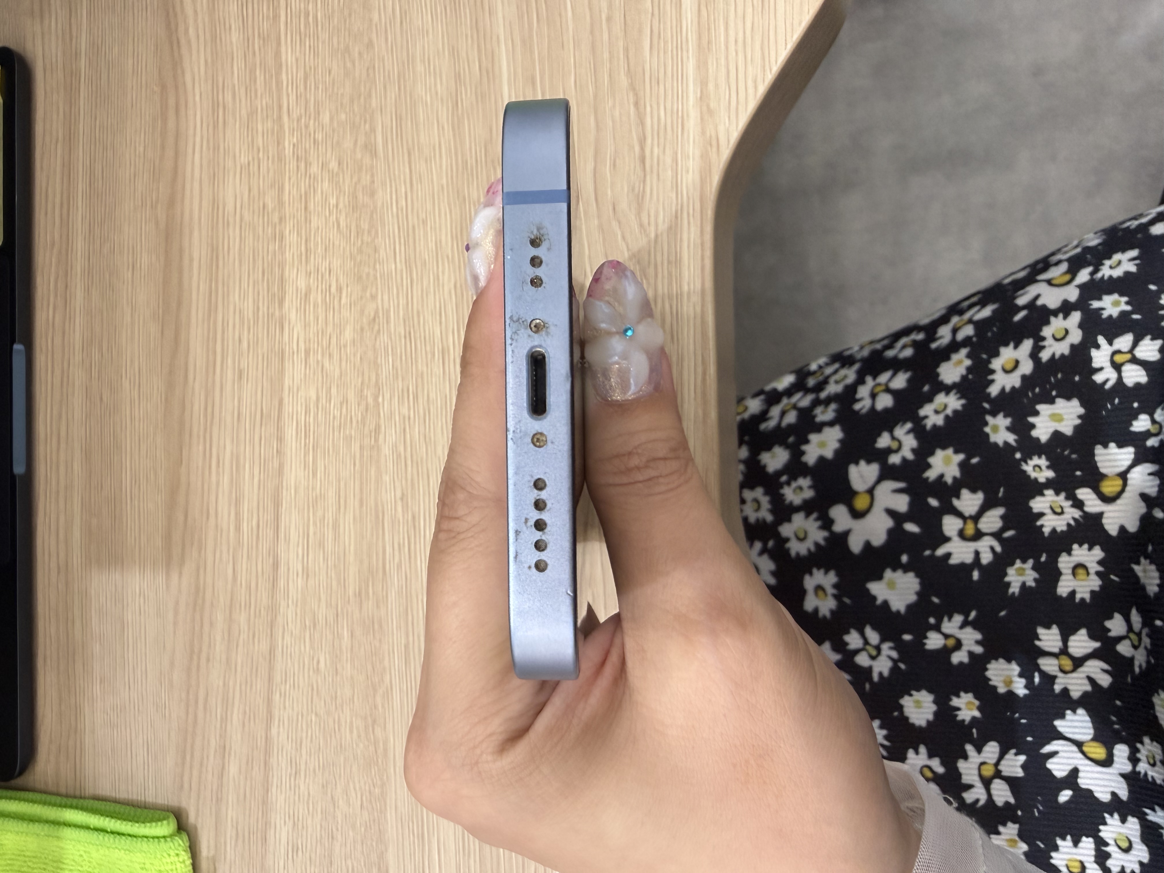 iPhone14Plus充電コネクタ修理｜那覇・泊港から即日40分