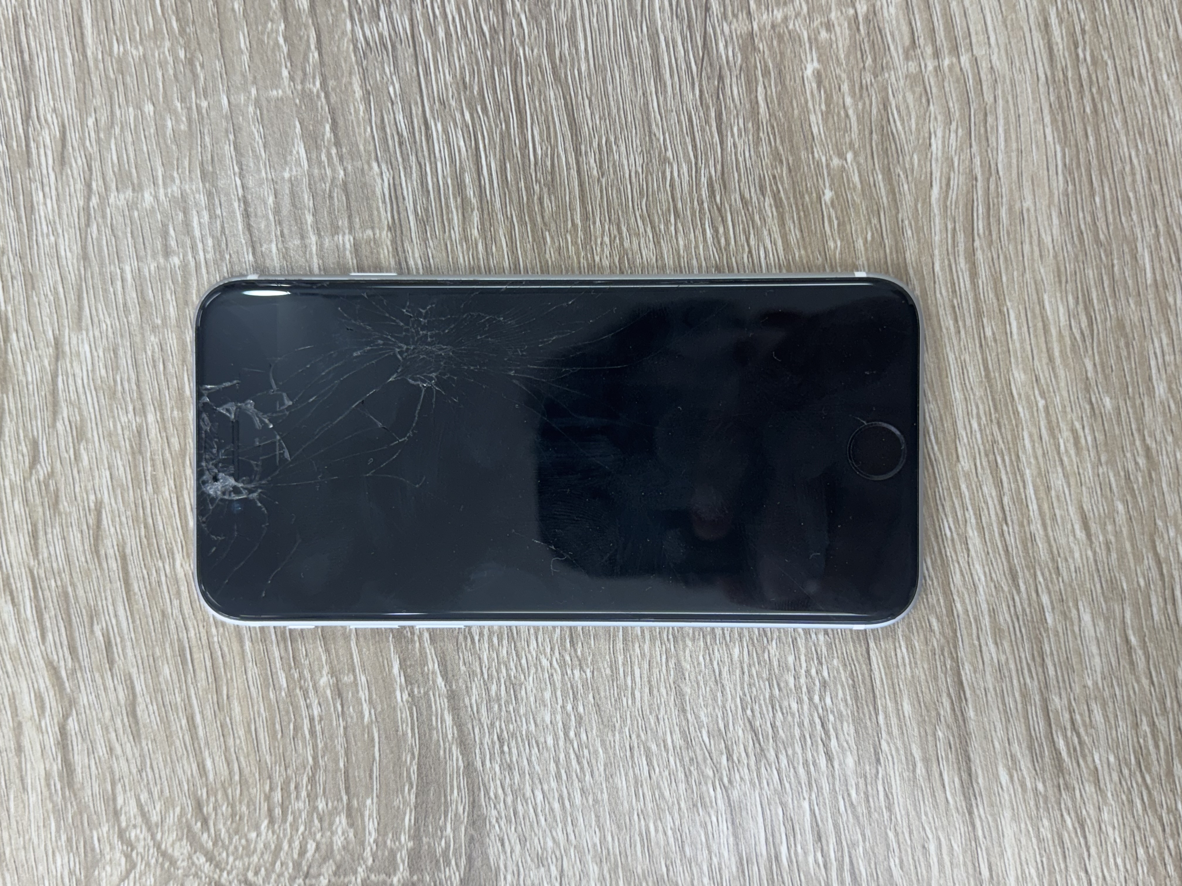 iPhoneSE2世代　画面修理【宮古店】
