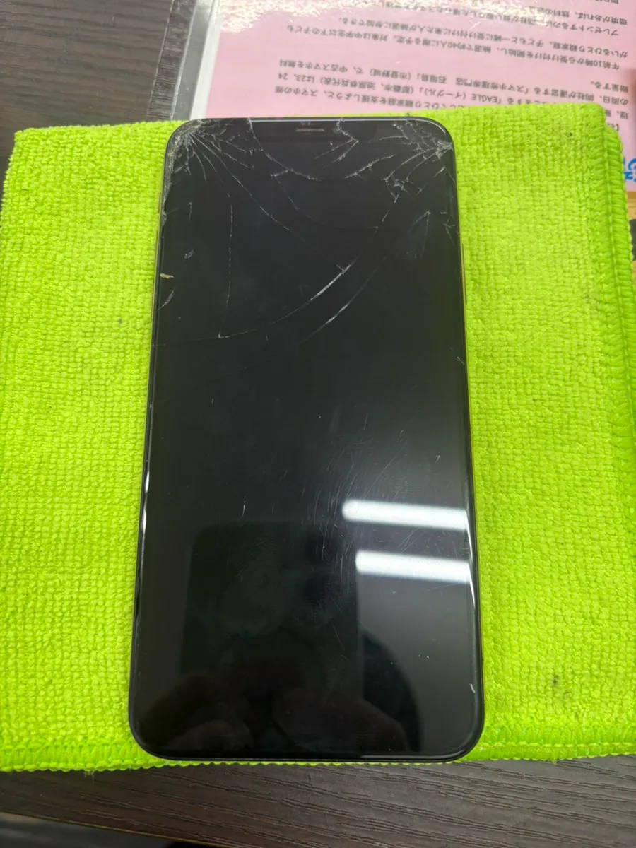【iPhone11 Pro Max】ガラス割れ+液晶修理