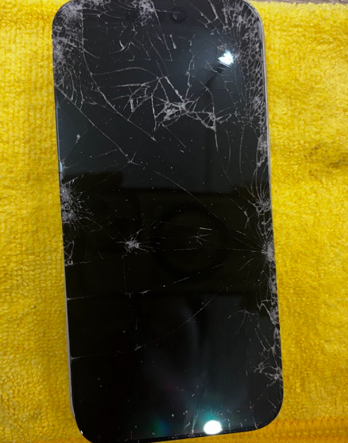 iPhone11Pro画面交換|石垣島・川平湾から即日修理30分