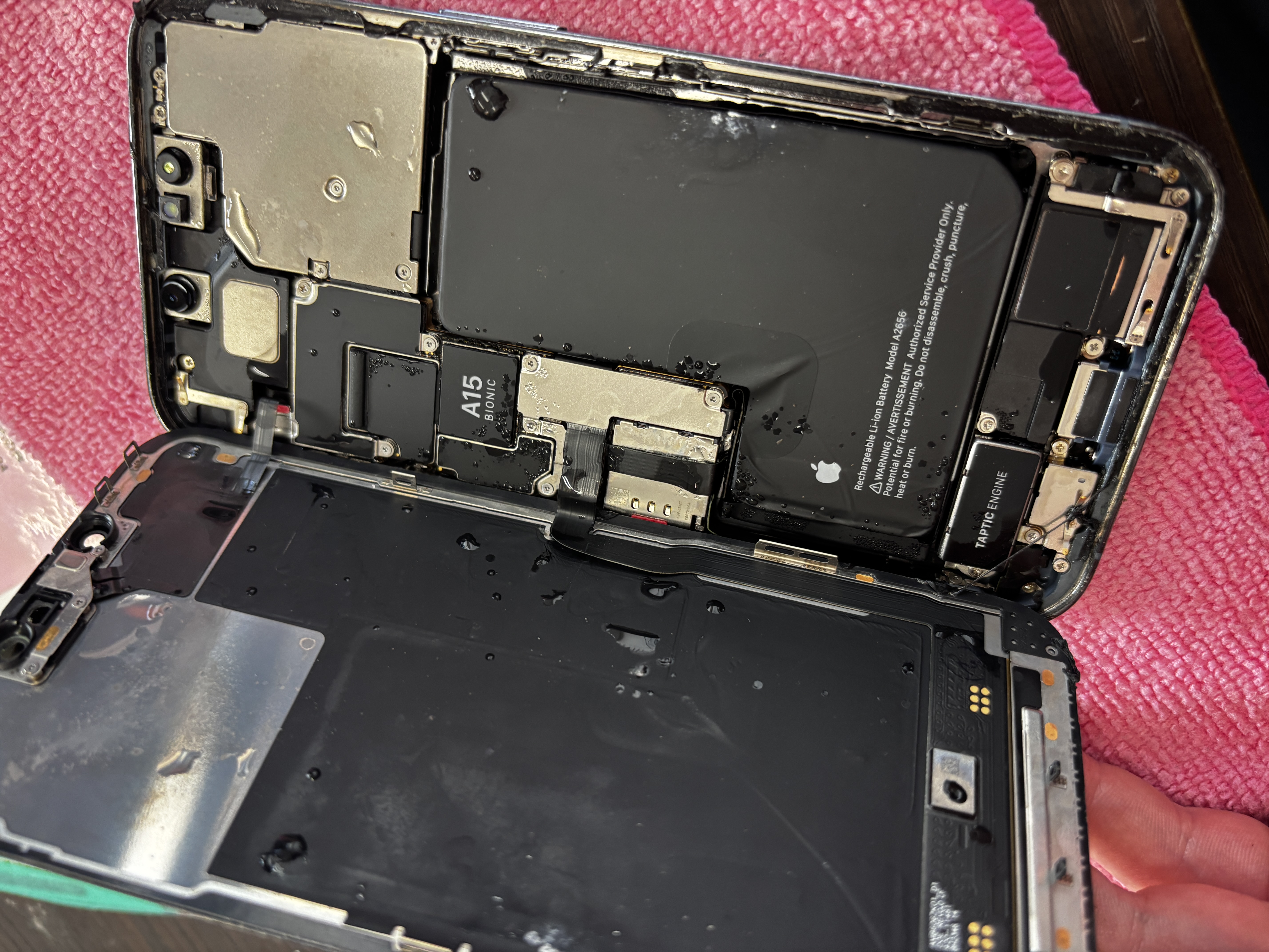 iPhone14ProMax 水没修理【那覇店】