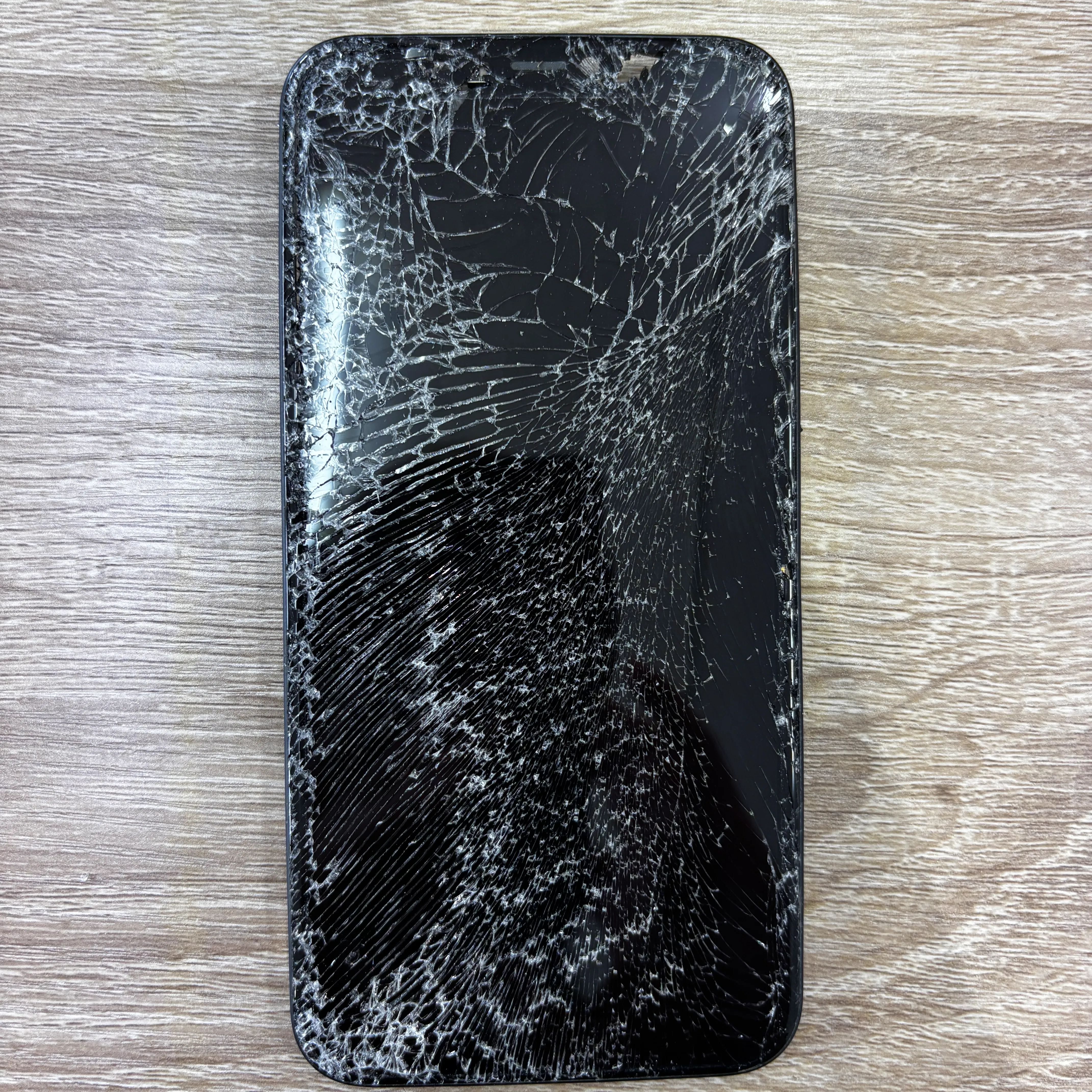 iPhone11画面交換｜宮古島・松原から即日30分