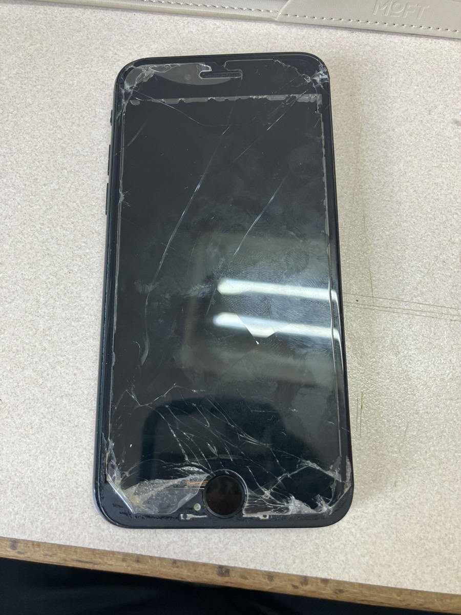 iPhone SE3　画面交換【石垣店】